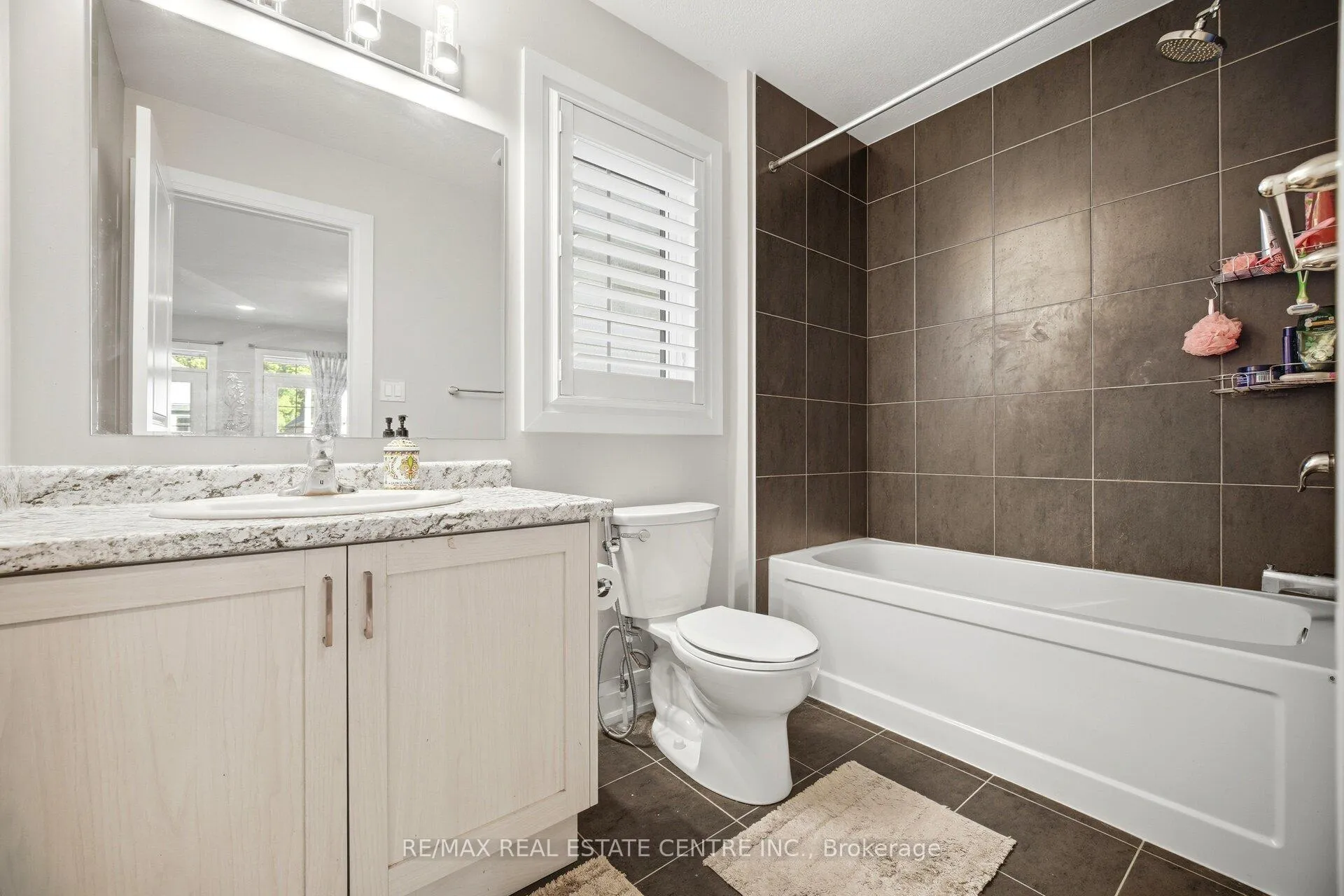 Photo 26 of 127 Monarch Woods Drive, Kitchener, Doon South — HOMEH