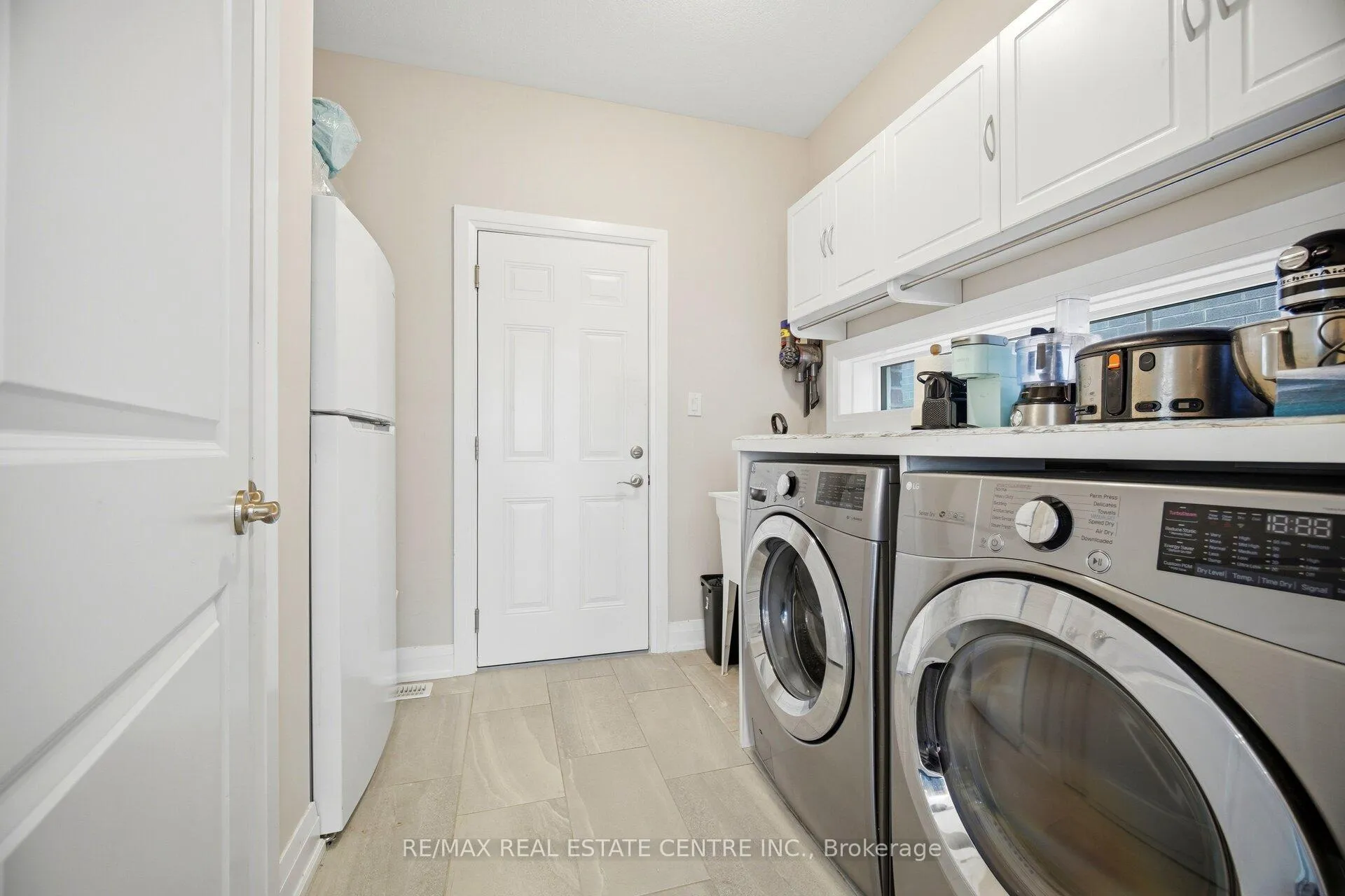 Photo 27 of 127 Monarch Woods Drive, Kitchener, Doon South — HOMEH