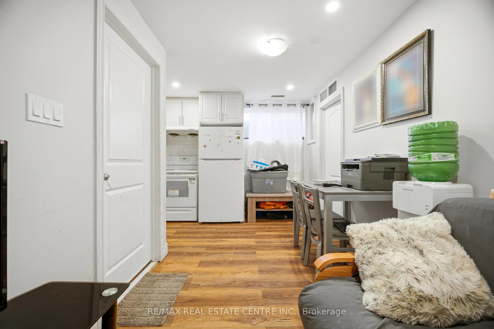 Photo 30 of 127 Monarch Woods Drive, Kitchener, Doon South — HOMEH