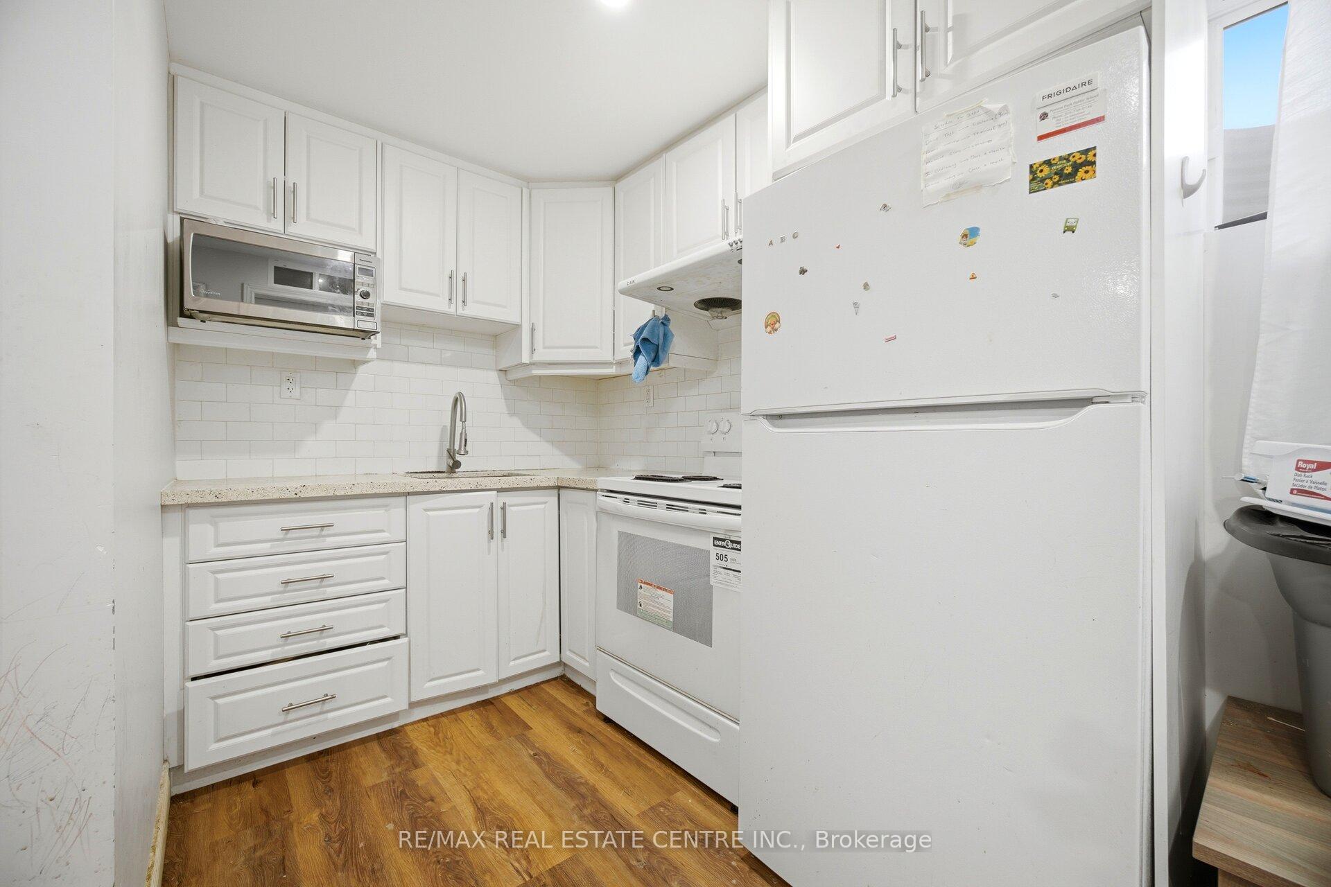 Photo 31 of 127 Monarch Woods Drive, Kitchener, Doon South — HOMEH
