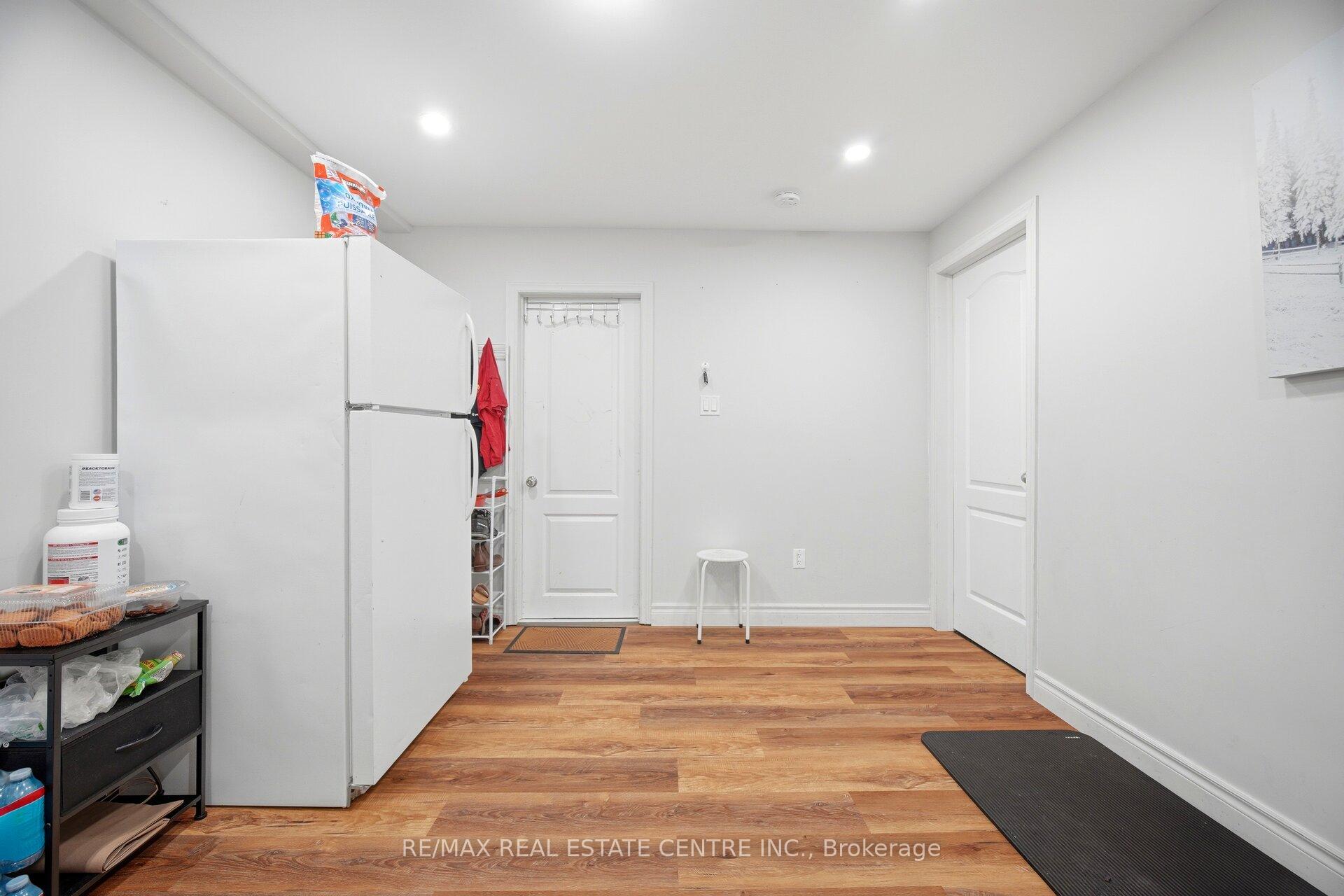 Photo 34 of 127 Monarch Woods Drive, Kitchener, Doon South — HOMEH