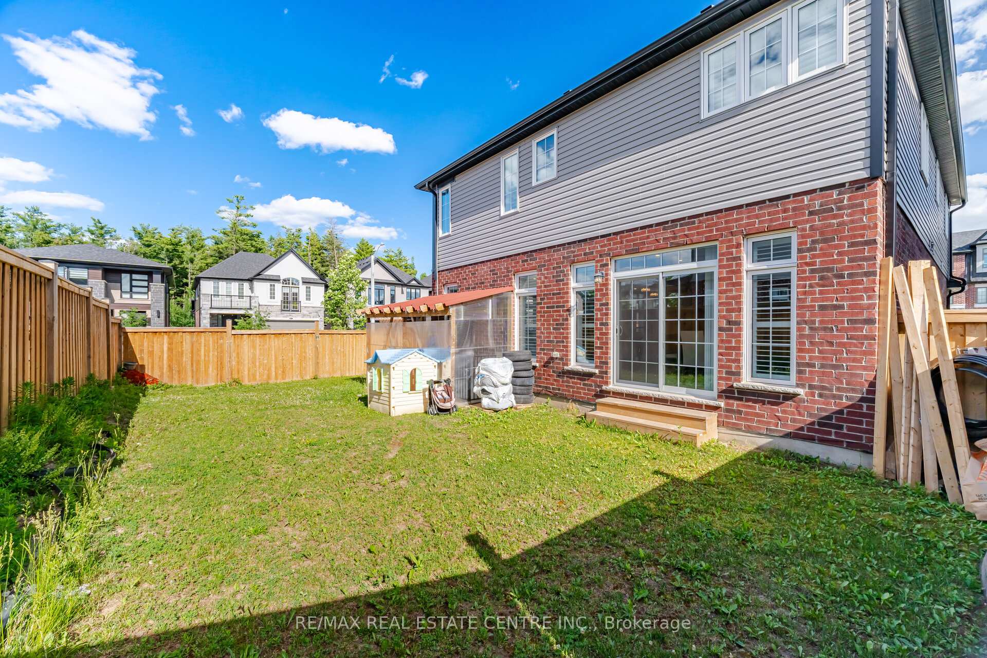 Photo 36 of 127 Monarch Woods Drive, Kitchener, Doon South — HOMEH