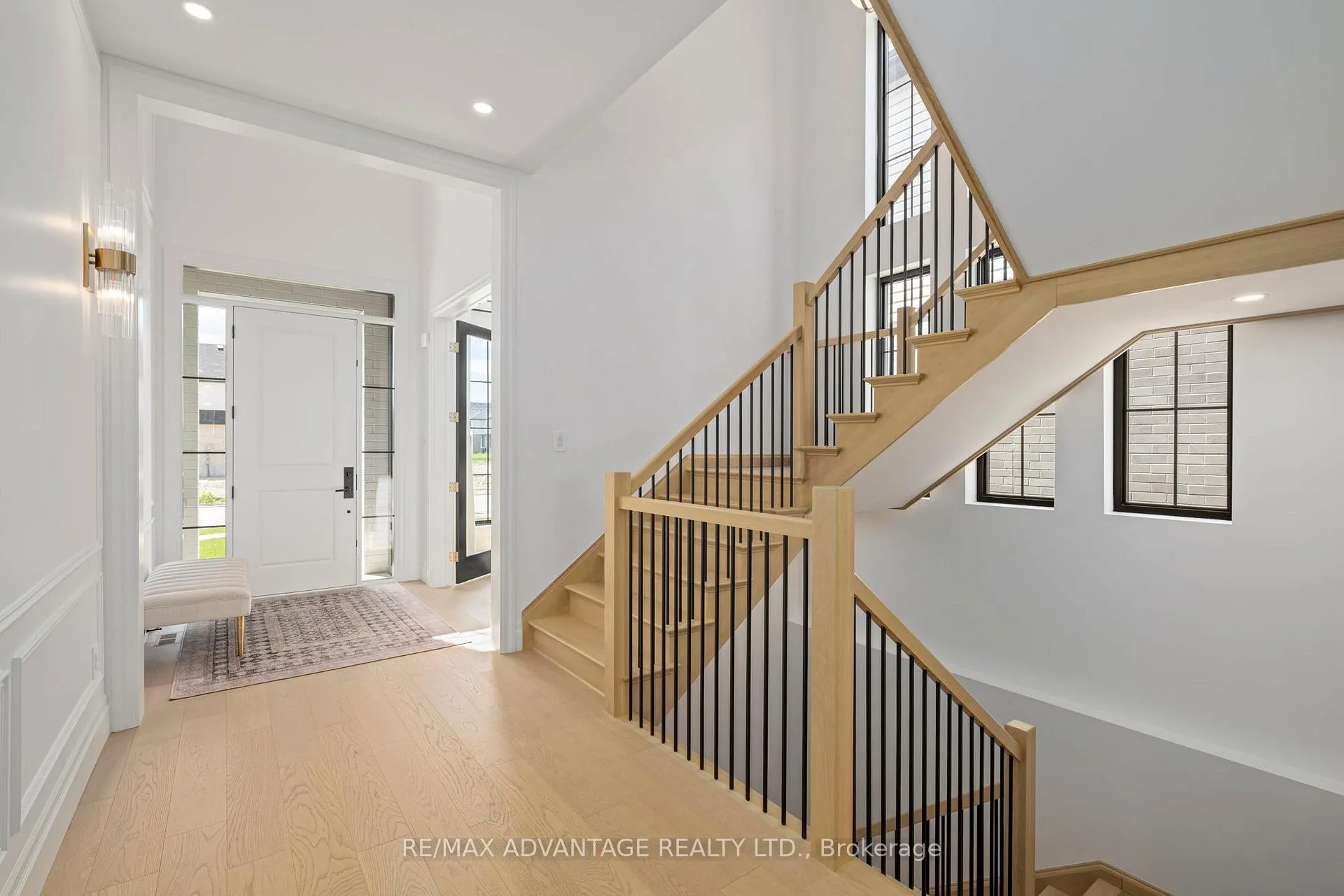 Photo 4 of 1653 Medway Park Drive, London, North S — HOMEH