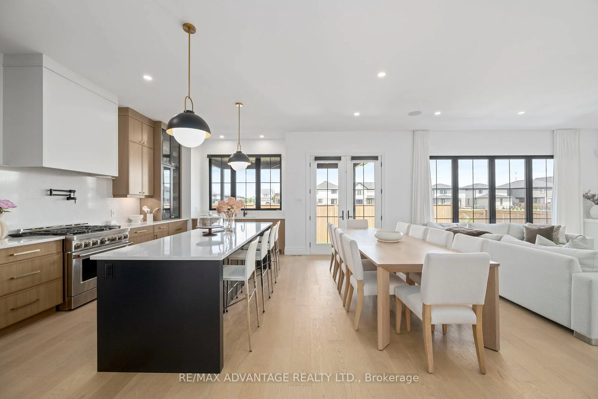 Photo 7 of 1653 Medway Park Drive, London, North S — HOMEH