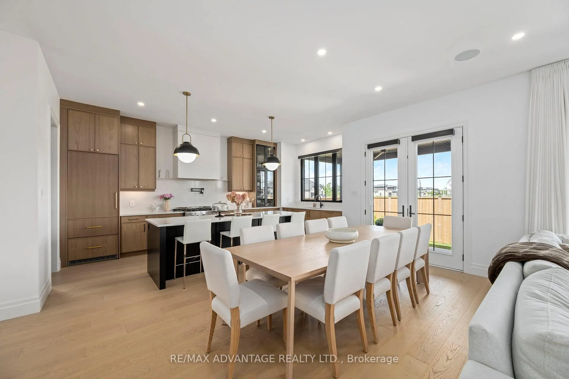 Photo 8 of 1653 Medway Park Drive, London, North S — HOMEH