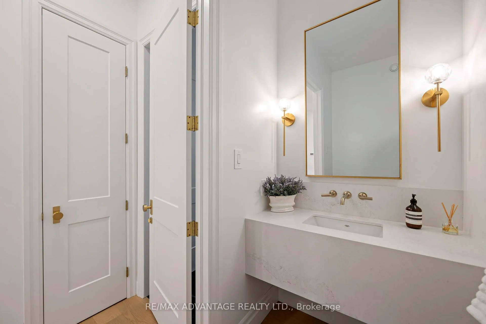 Photo 15 of 1653 Medway Park Drive, London, North S — HOMEH