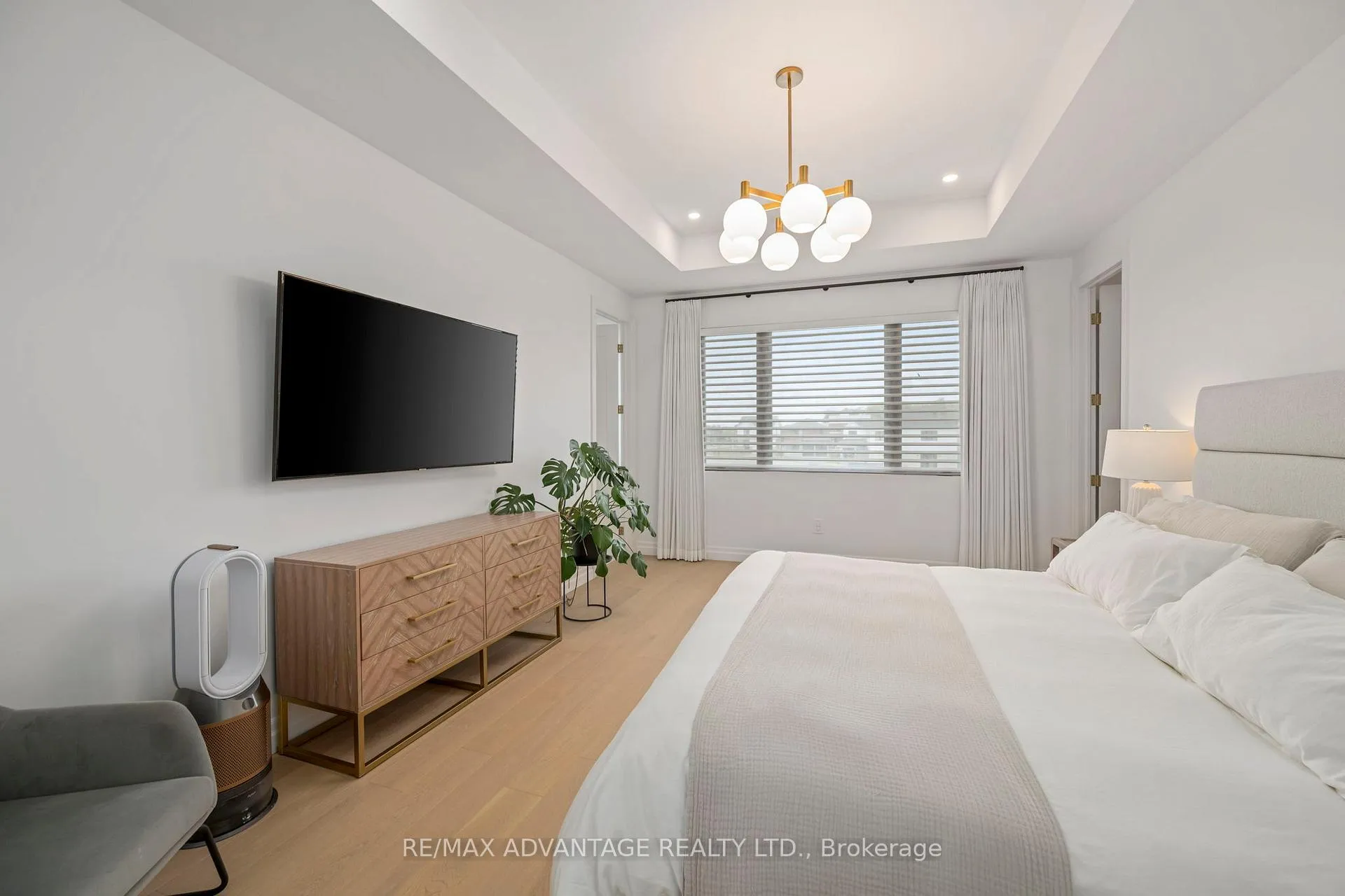Photo 23 of 1653 Medway Park Drive, London, North S — HOMEH