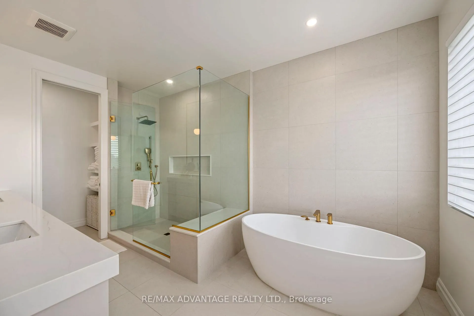 Photo 24 of 1653 Medway Park Drive, London, North S — HOMEH