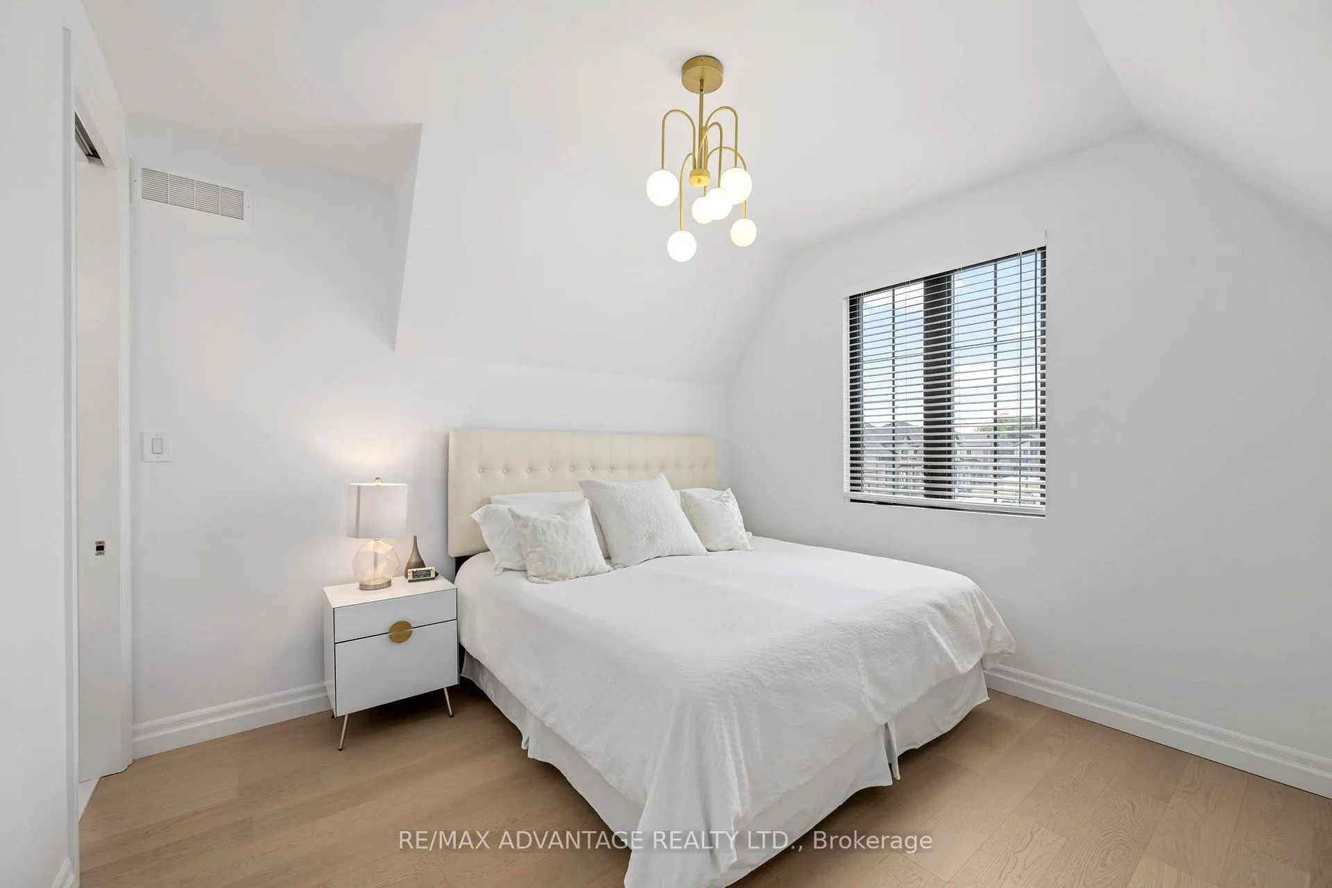 Photo 28 of 1653 Medway Park Drive, London, North S — HOMEH