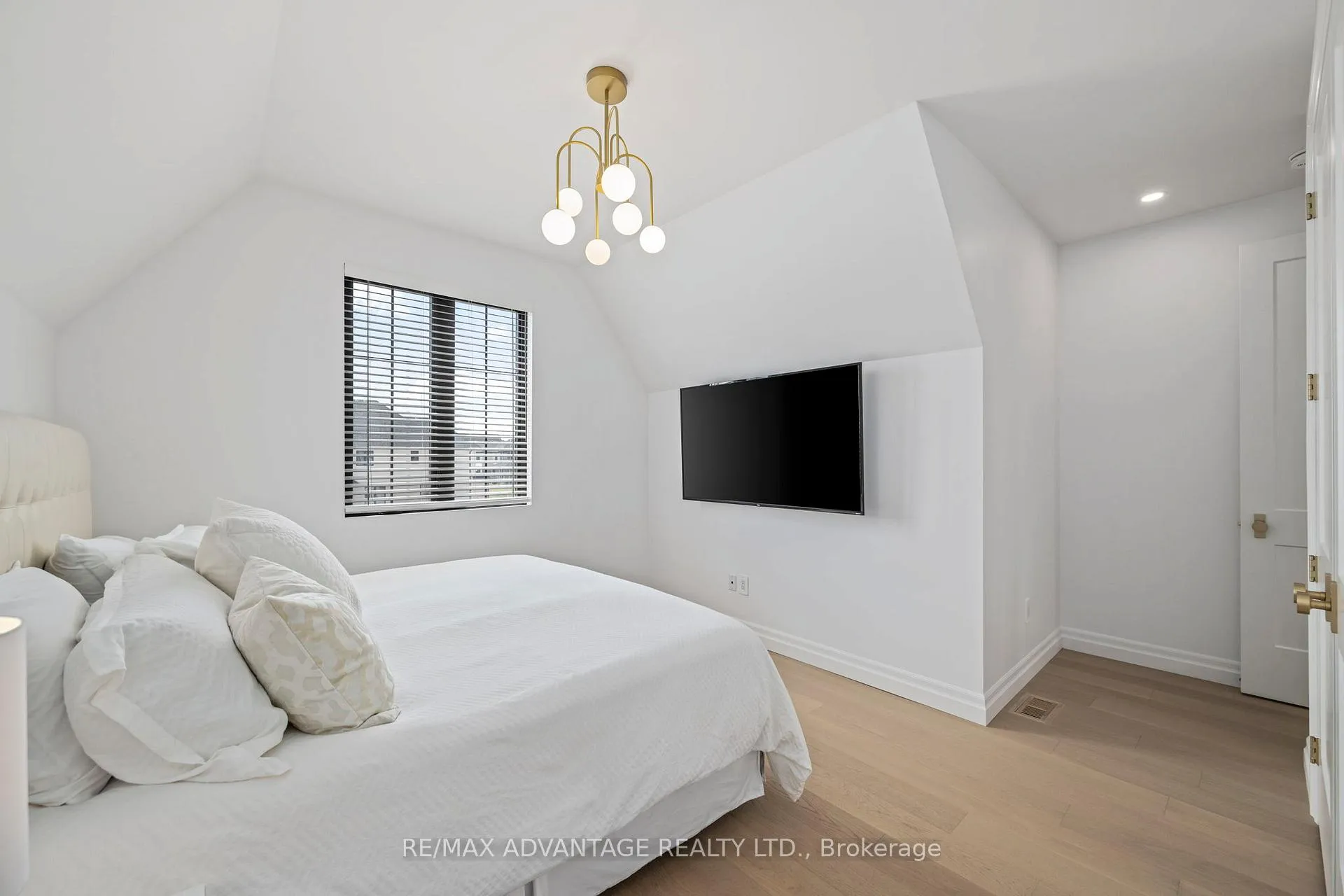 Photo 29 of 1653 Medway Park Drive, London, North S — HOMEH