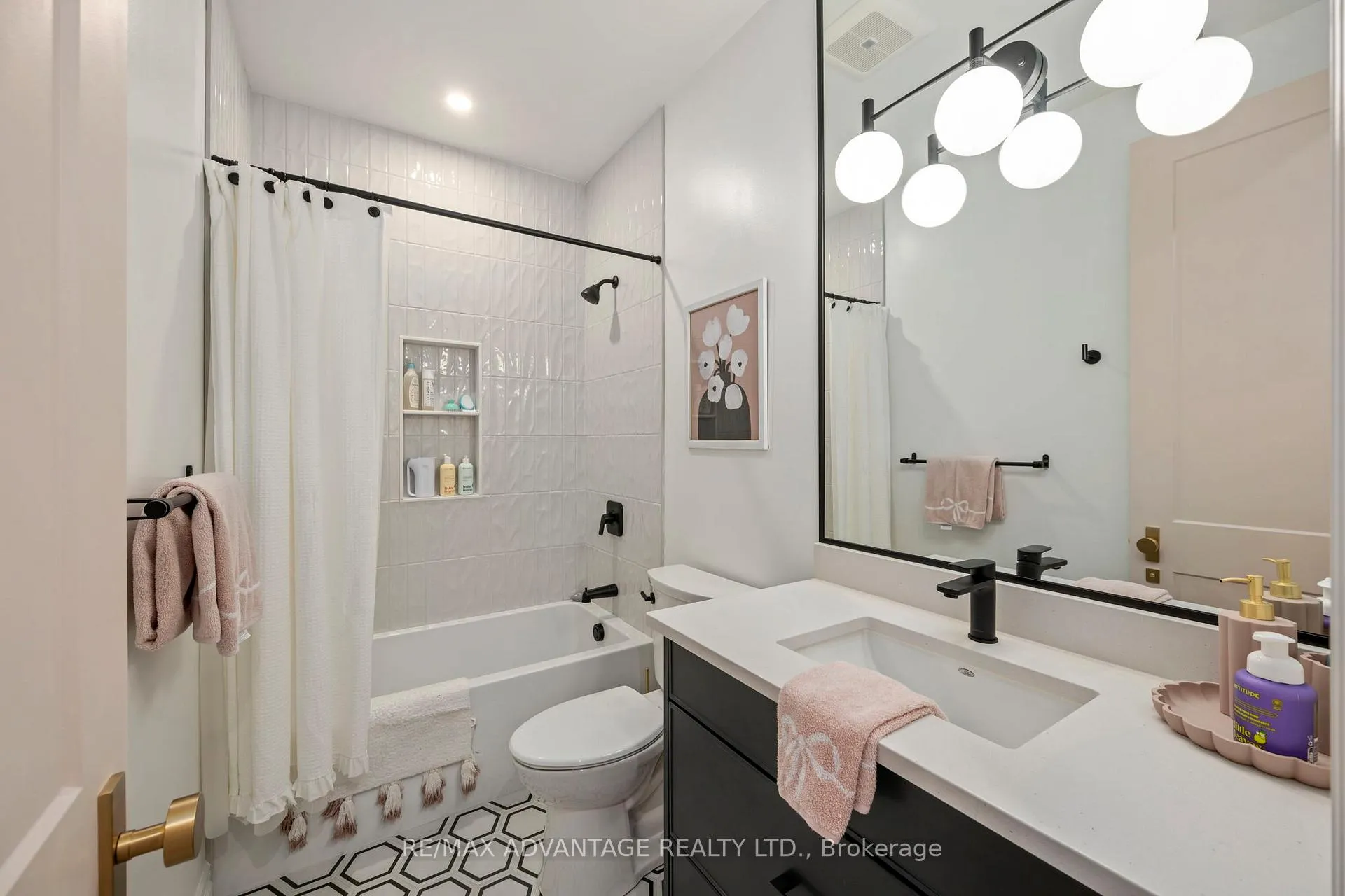 Photo 33 of 1653 Medway Park Drive, London, North S — HOMEH
