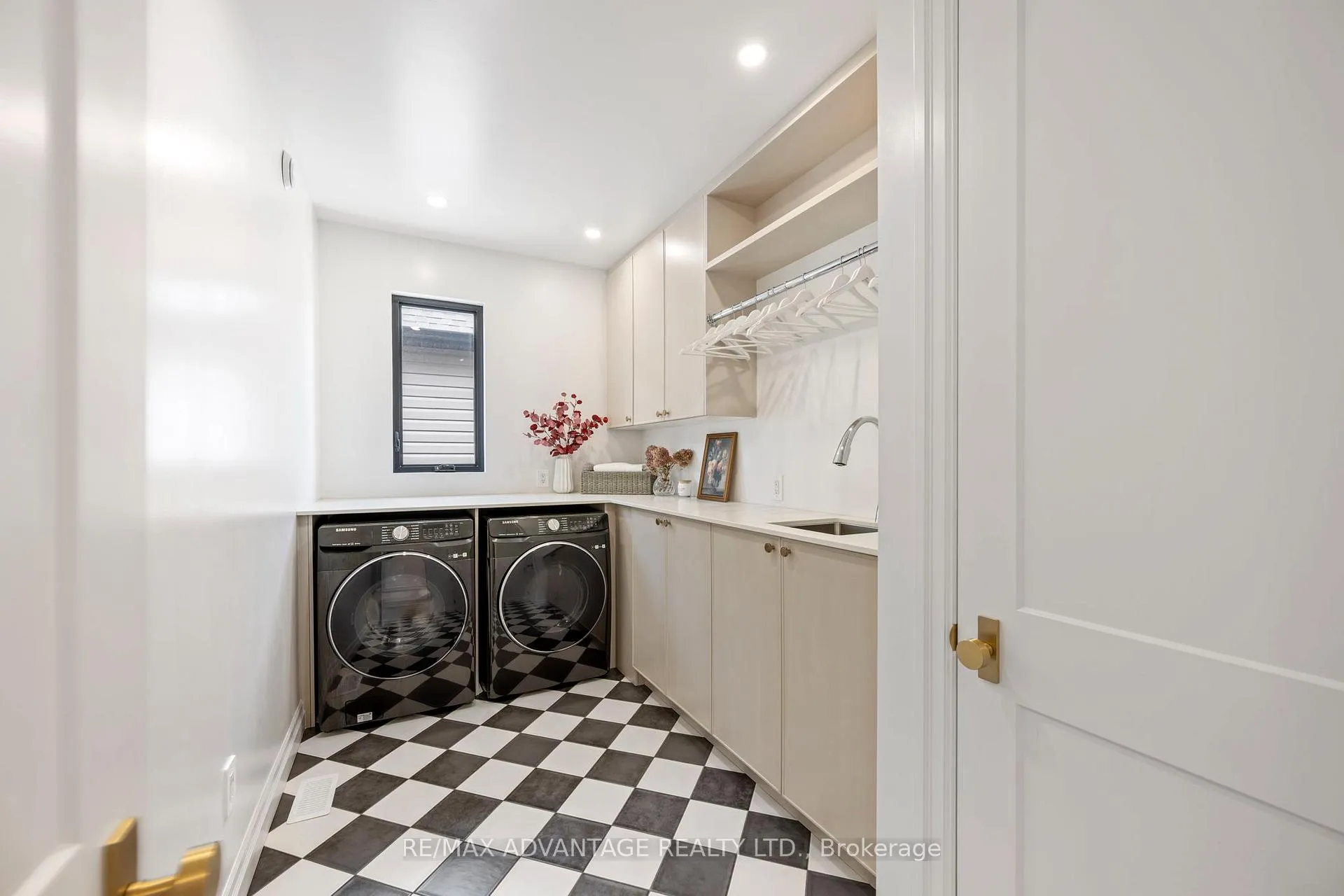 Photo 34 of 1653 Medway Park Drive, London, North S — HOMEH