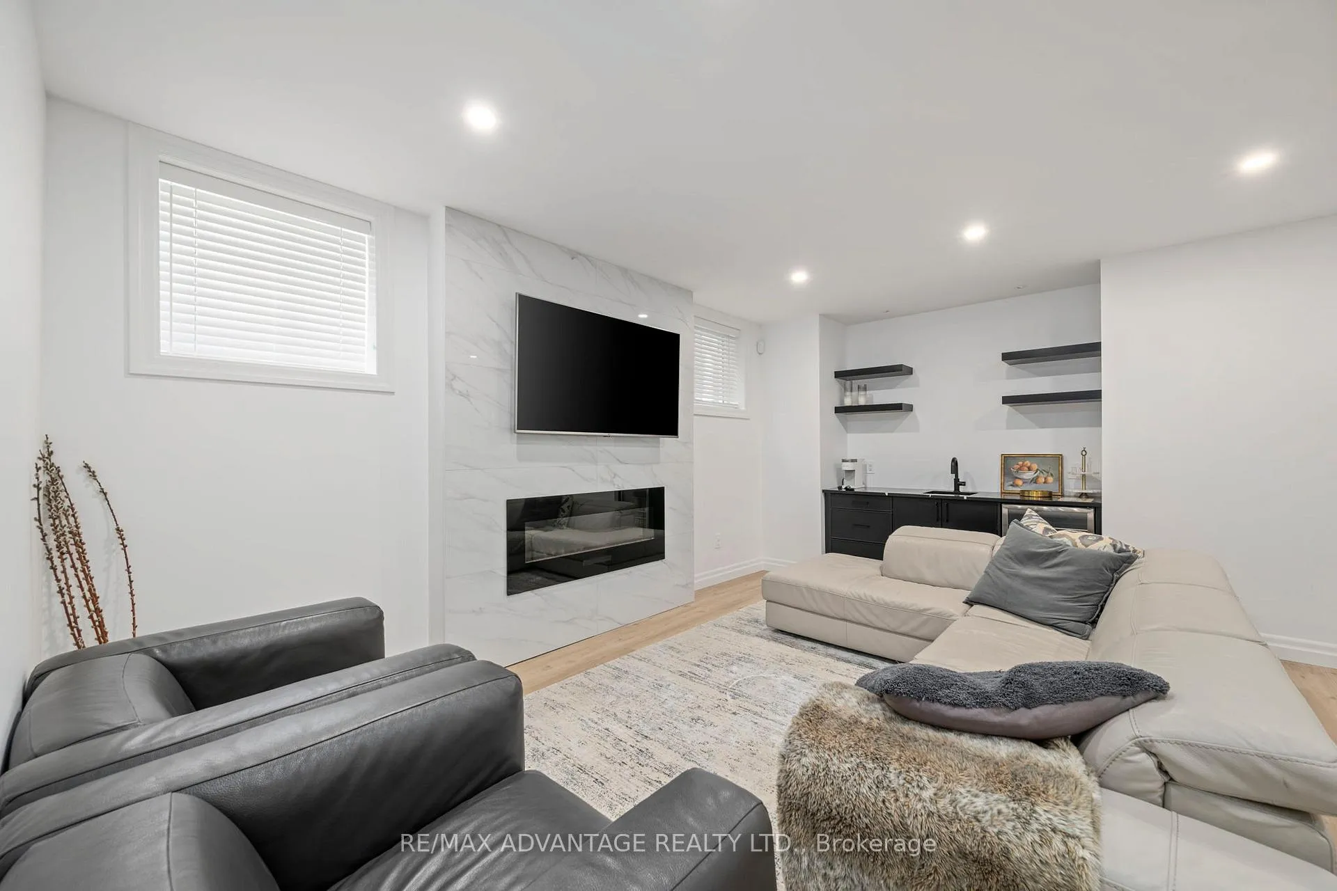 Photo 37 of 1653 Medway Park Drive, London, North S — HOMEH