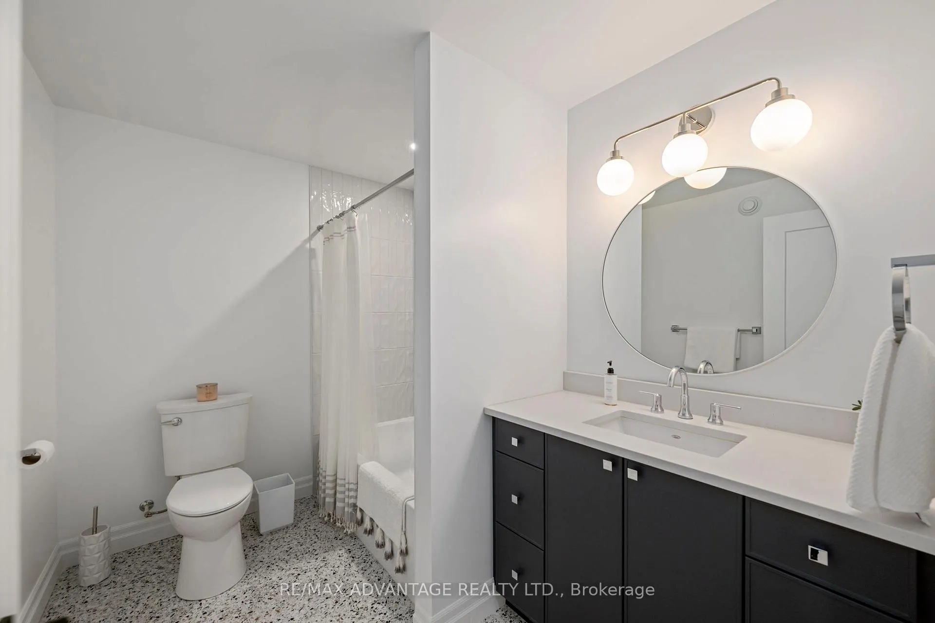 Photo 41 of 1653 Medway Park Drive, London, North S — HOMEH