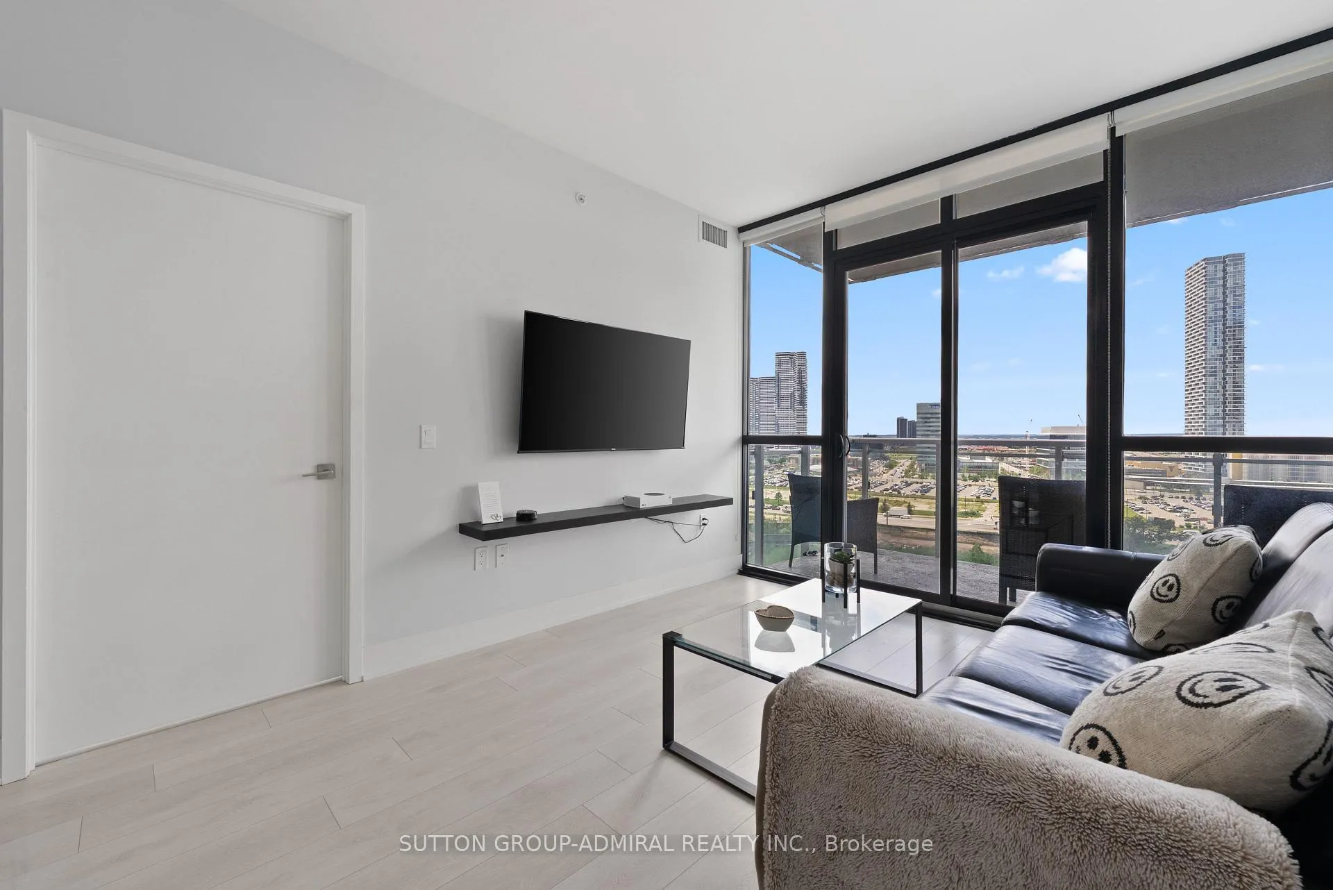 Photo 3 of Unit 1104, 2916 Highway 7, Vaughan, Concord — HOMEH