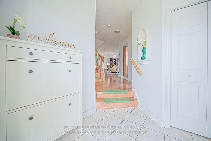 Photo 5 of 39 Mcarthur Drive, Guelph, Pineridge/Westminster Woods — HOMEH
