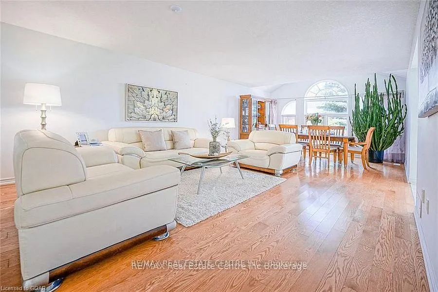 Photo 6 of 39 Mcarthur Drive, Guelph, Pineridge/Westminster Woods — HOMEH