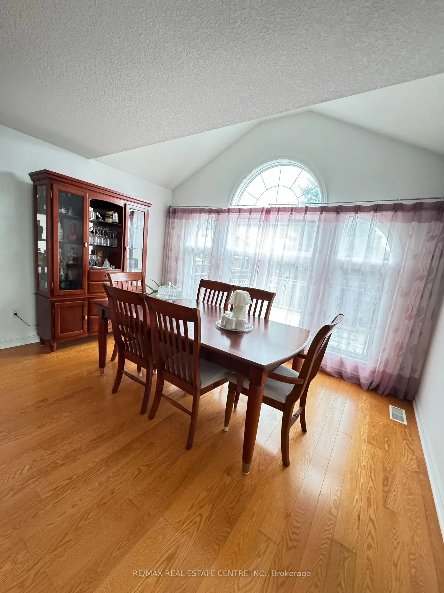 Photo 7 of 39 Mcarthur Drive, Guelph, Pineridge/Westminster Woods — HOMEH