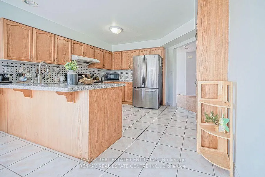 Photo 8 of 39 Mcarthur Drive, Guelph, Pineridge/Westminster Woods — HOMEH