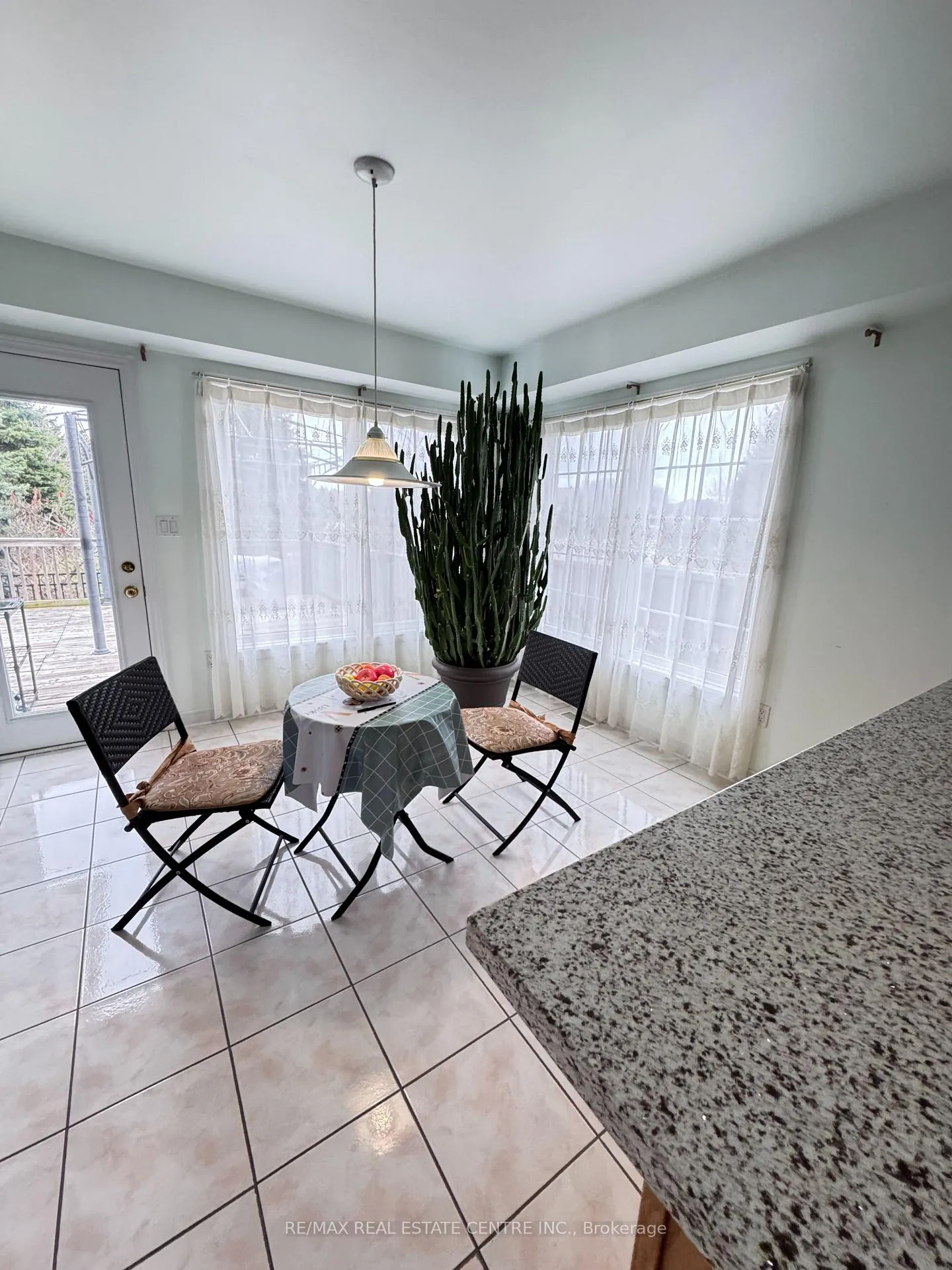 Photo 10 of 39 Mcarthur Drive, Guelph, Pineridge/Westminster Woods — HOMEH