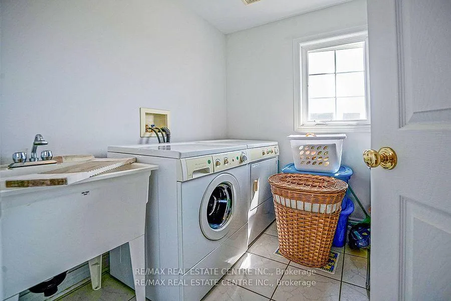 Photo 21 of 39 Mcarthur Drive, Guelph, Pineridge/Westminster Woods — HOMEH