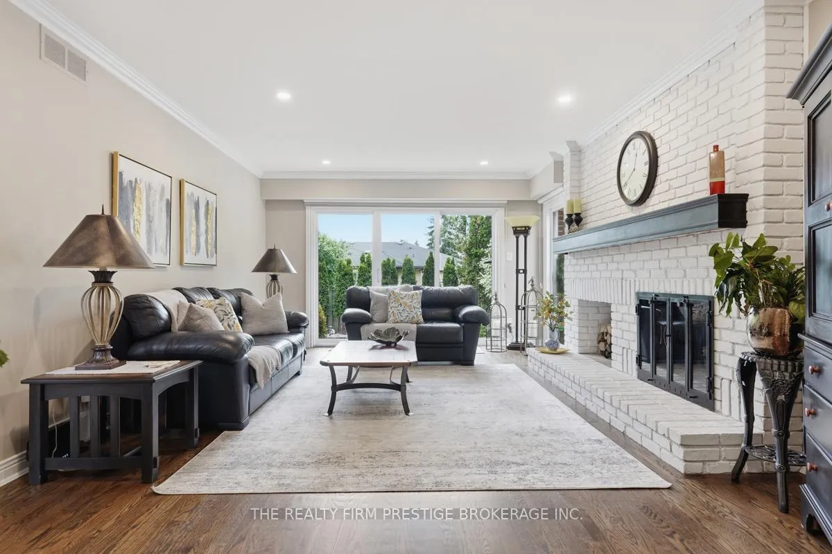 Photo 9 of 183 Pine Valley Drive, London, South N — HOMEH
