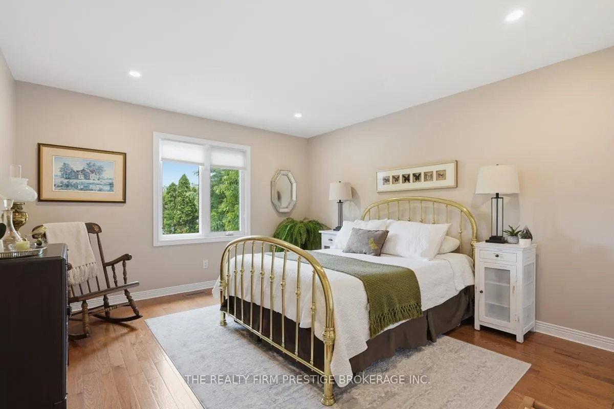 Photo 31 of 183 Pine Valley Drive, London, South N — HOMEH