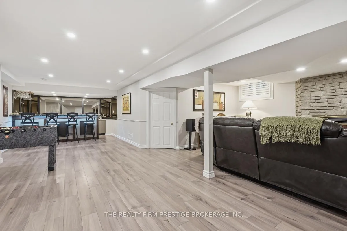 Photo 33 of 183 Pine Valley Drive, London, South N — HOMEH