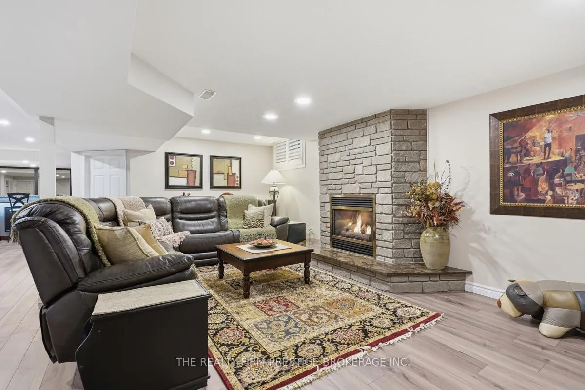 Photo 34 of 183 Pine Valley Drive, London, South N — HOMEH