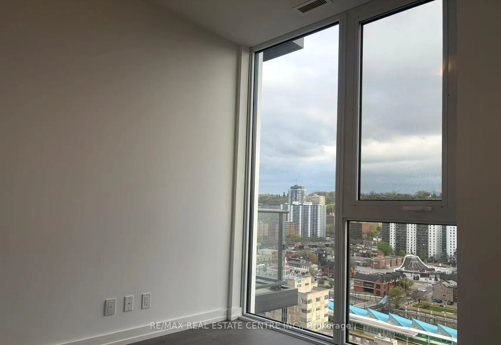 Photo 6 of Unit 1607, 75 James Street S, Hamilton, Corktown — HOMEH