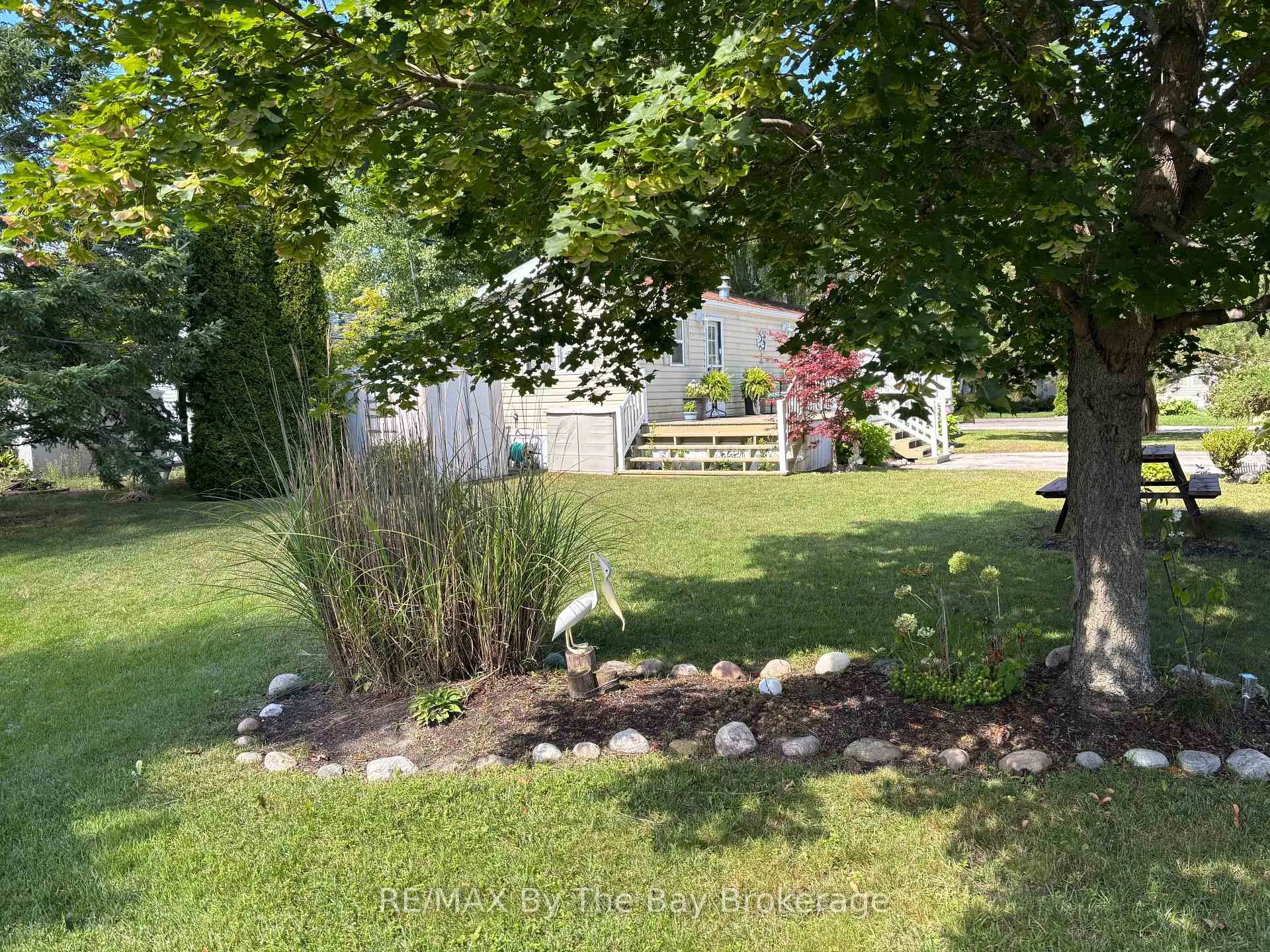 Photo 2 of 15 Huron Circle, Wasaga Beach — HOMEH