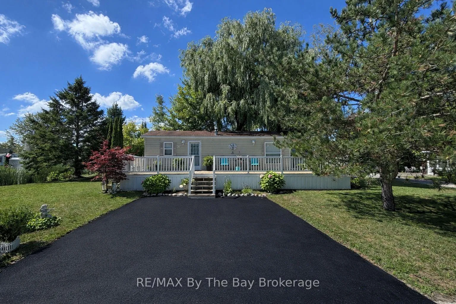 Photo 3 of 15 Huron Circle, Wasaga Beach — HOMEH