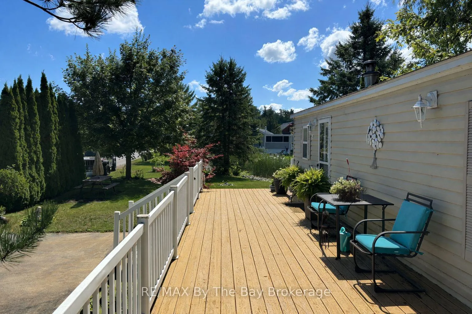 Photo 4 of 15 Huron Circle, Wasaga Beach — HOMEH