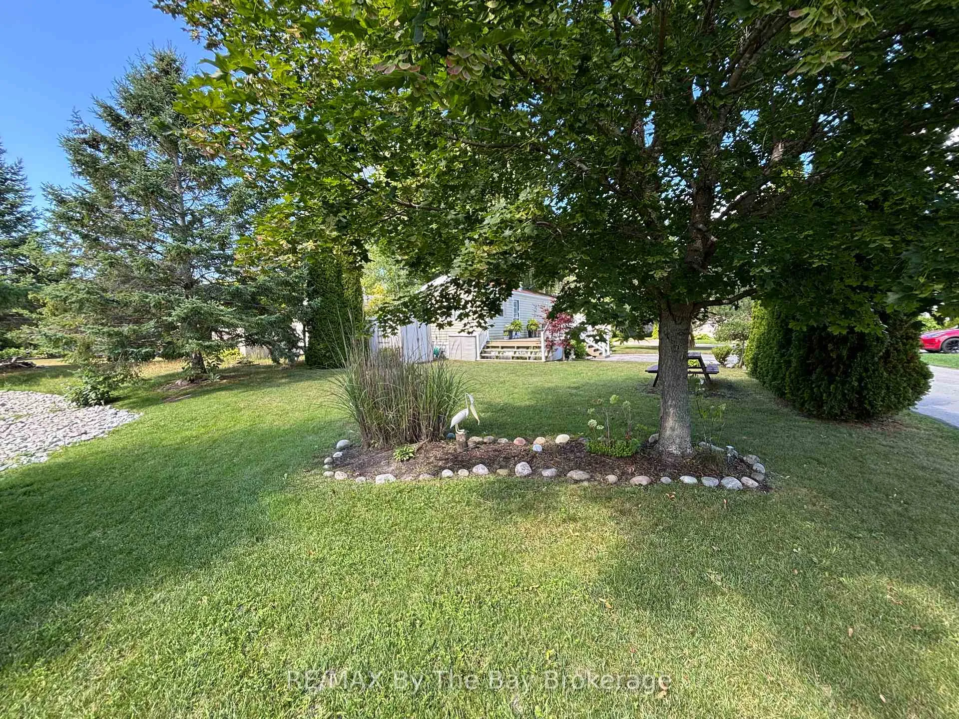 Photo 5 of 15 Huron Circle, Wasaga Beach — HOMEH