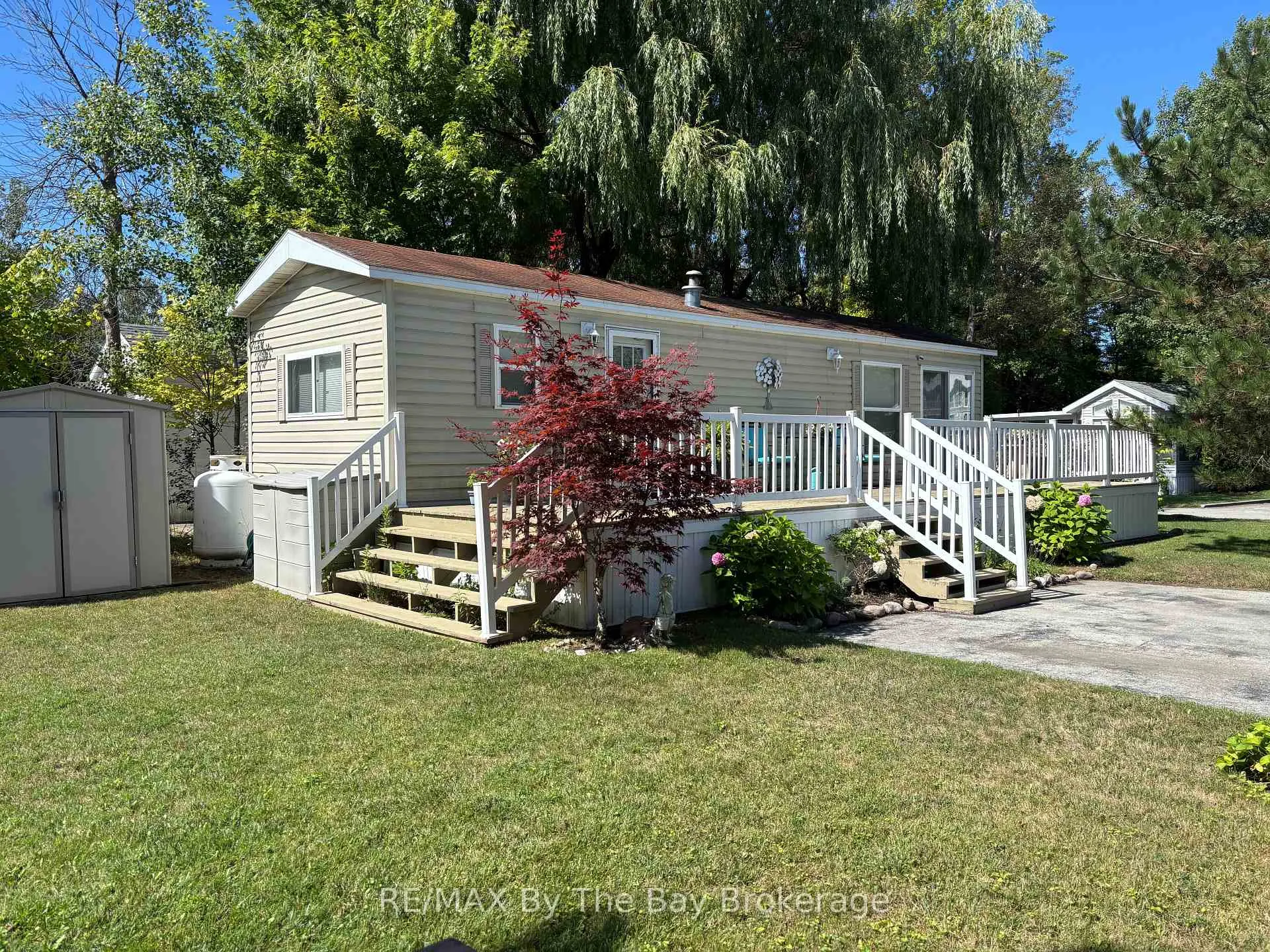 Photo 1 of 15 Huron Circle, Wasaga Beach — HOMEH