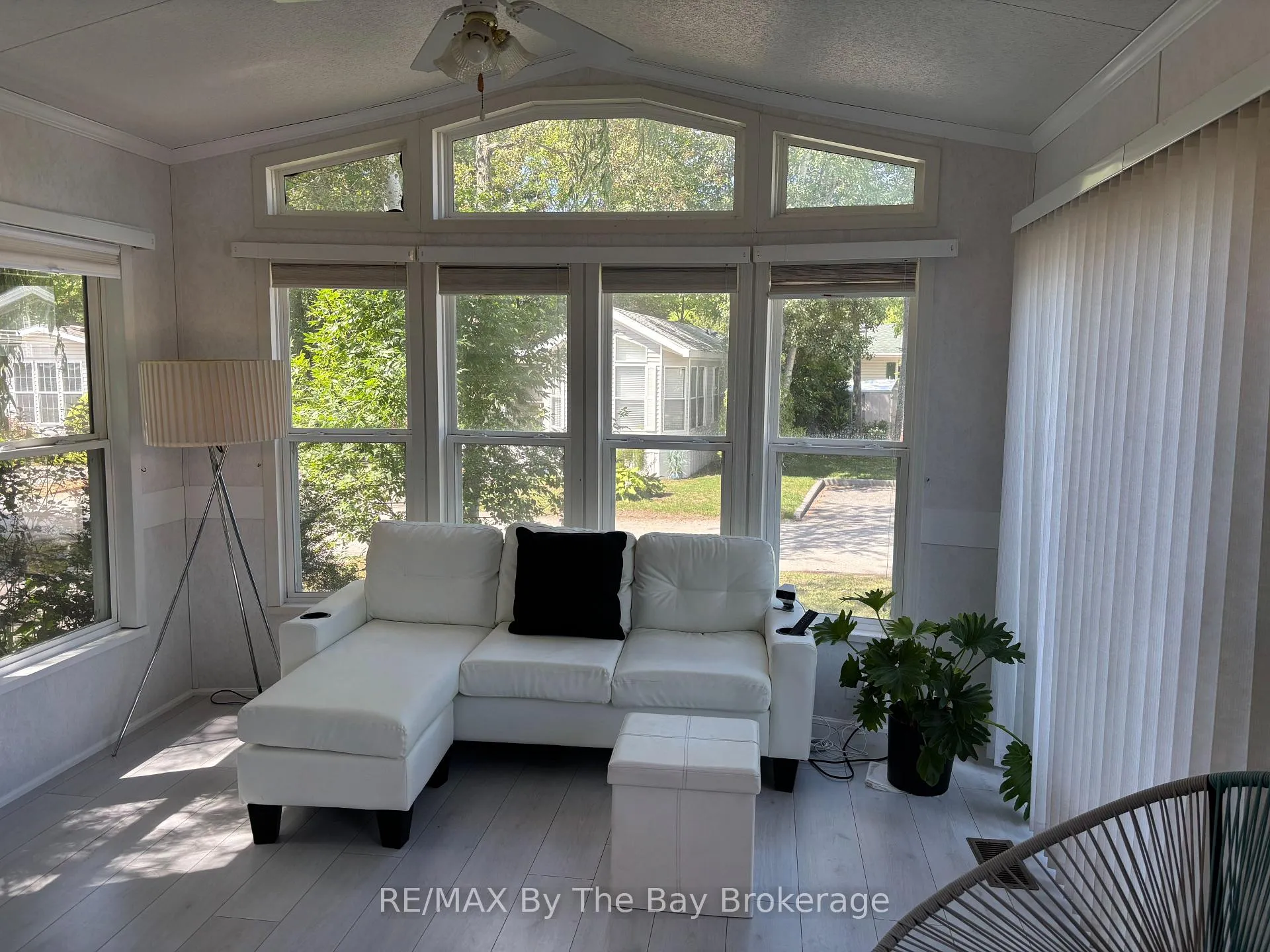 Photo 9 of 15 Huron Circle, Wasaga Beach — HOMEH