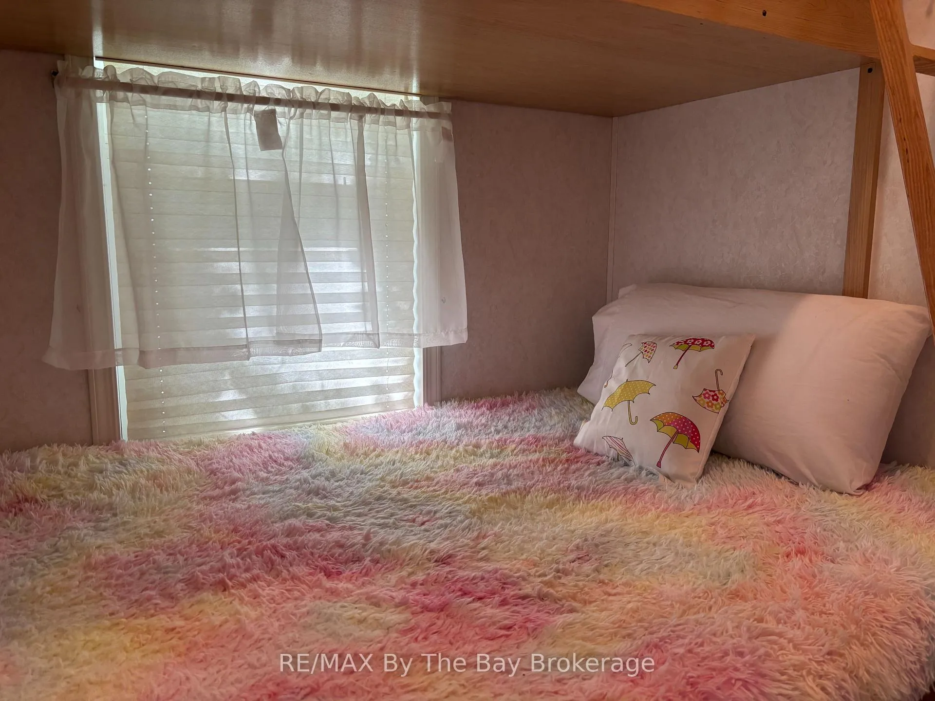 Photo 13 of 15 Huron Circle, Wasaga Beach — HOMEH