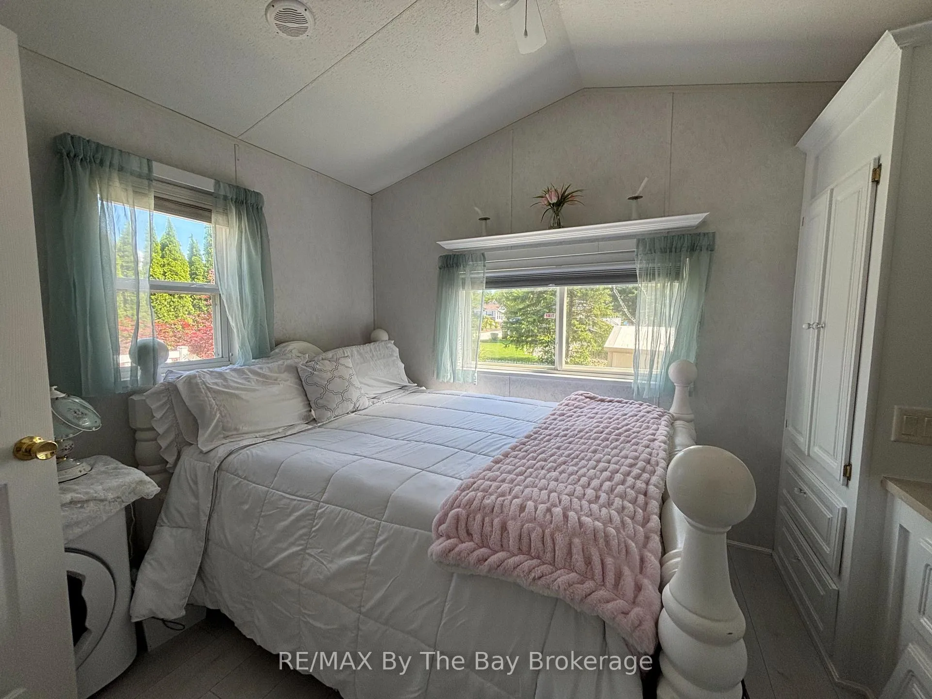 Photo 14 of 15 Huron Circle, Wasaga Beach — HOMEH