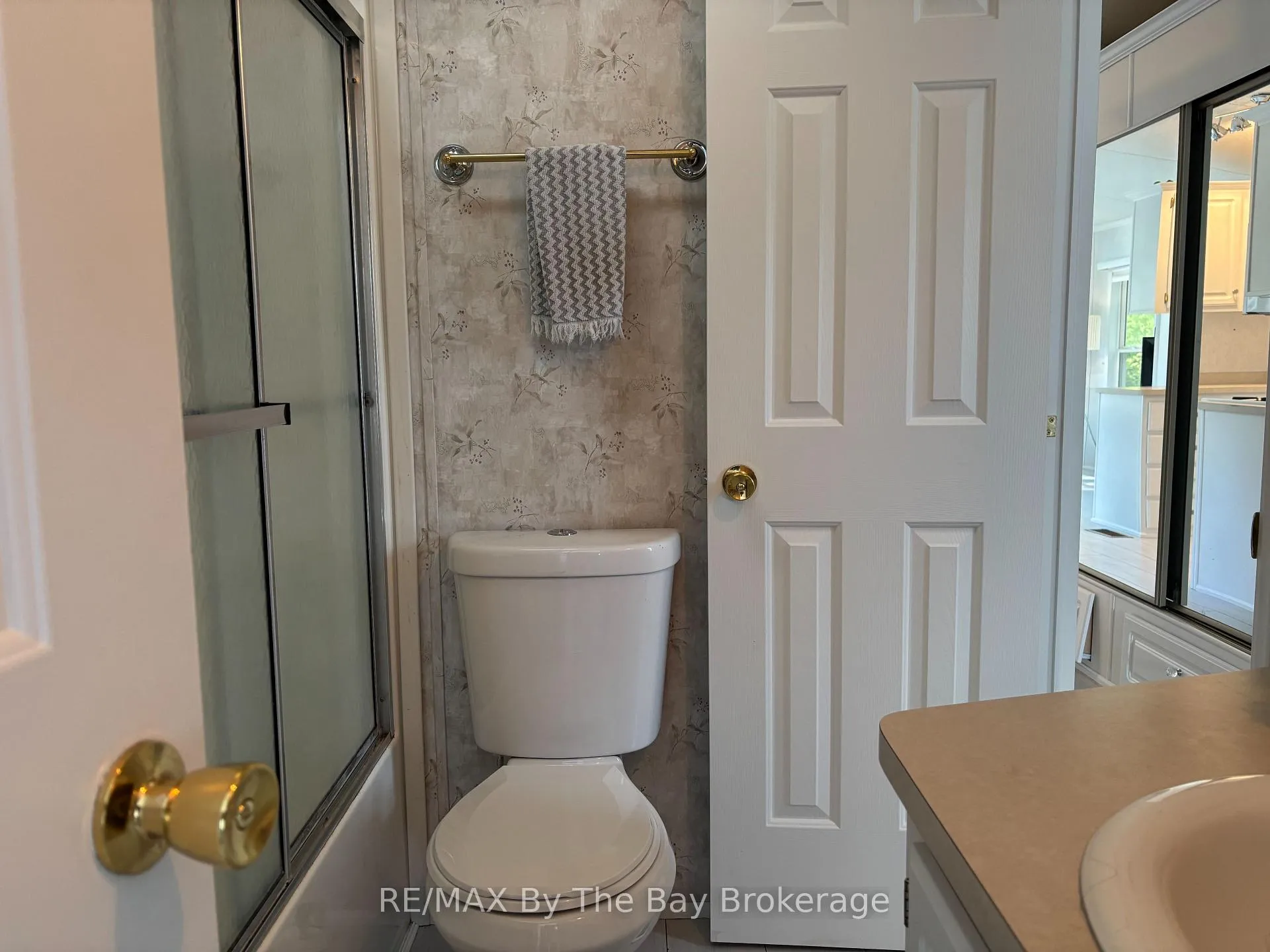 Photo 17 of 15 Huron Circle, Wasaga Beach — HOMEH