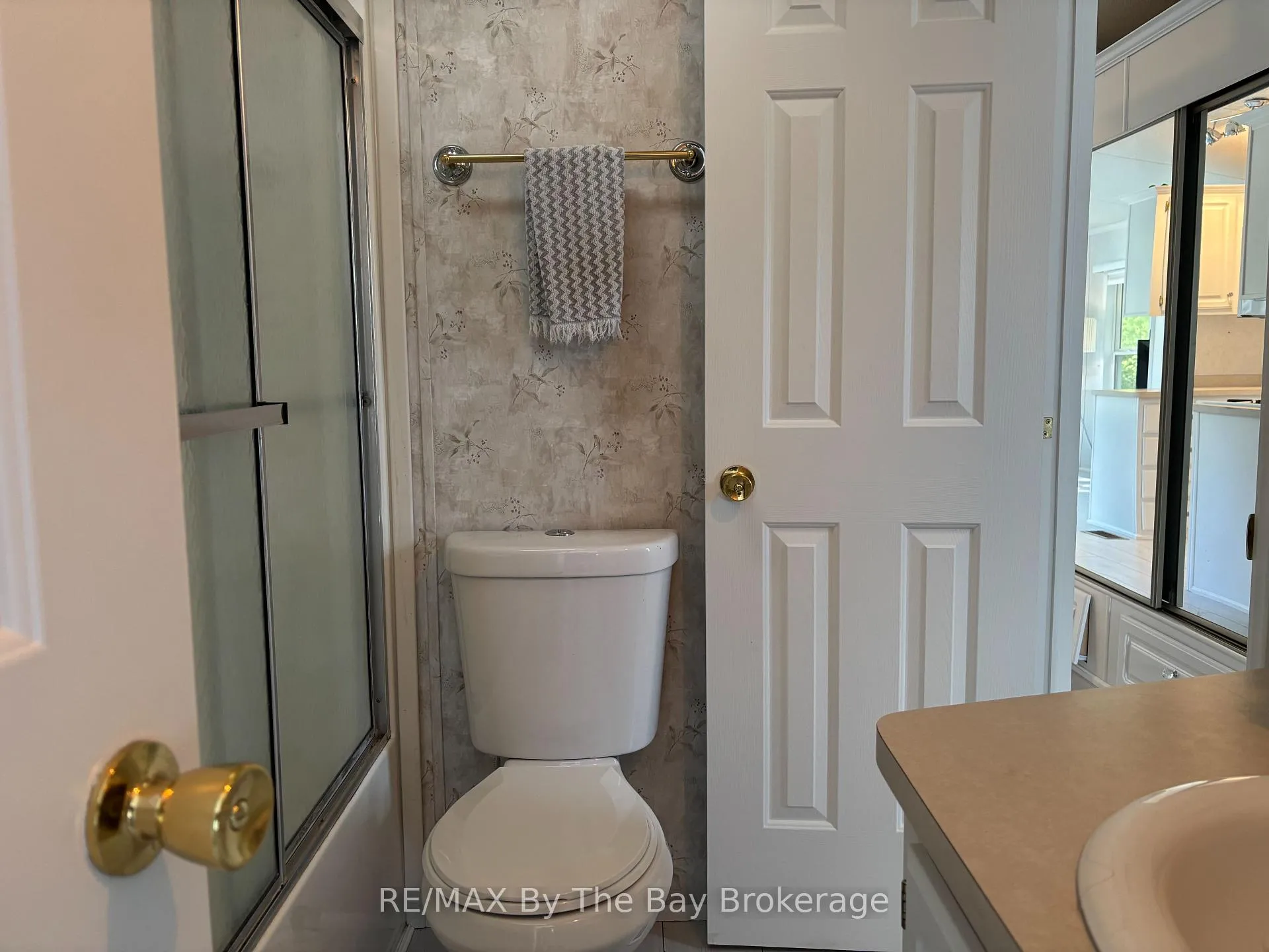 Photo 18 of 15 Huron Circle, Wasaga Beach — HOMEH