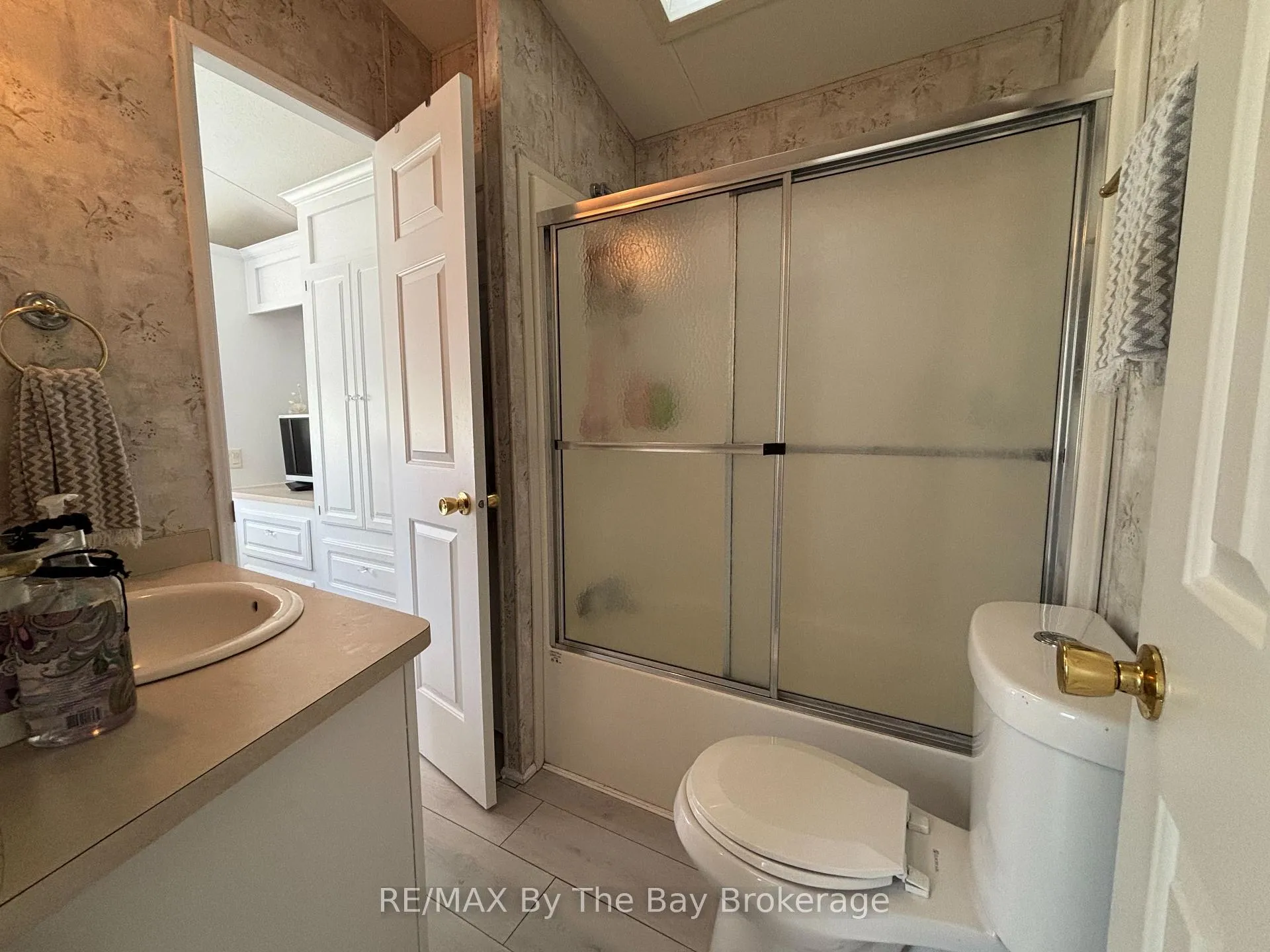 Photo 19 of 15 Huron Circle, Wasaga Beach — HOMEH
