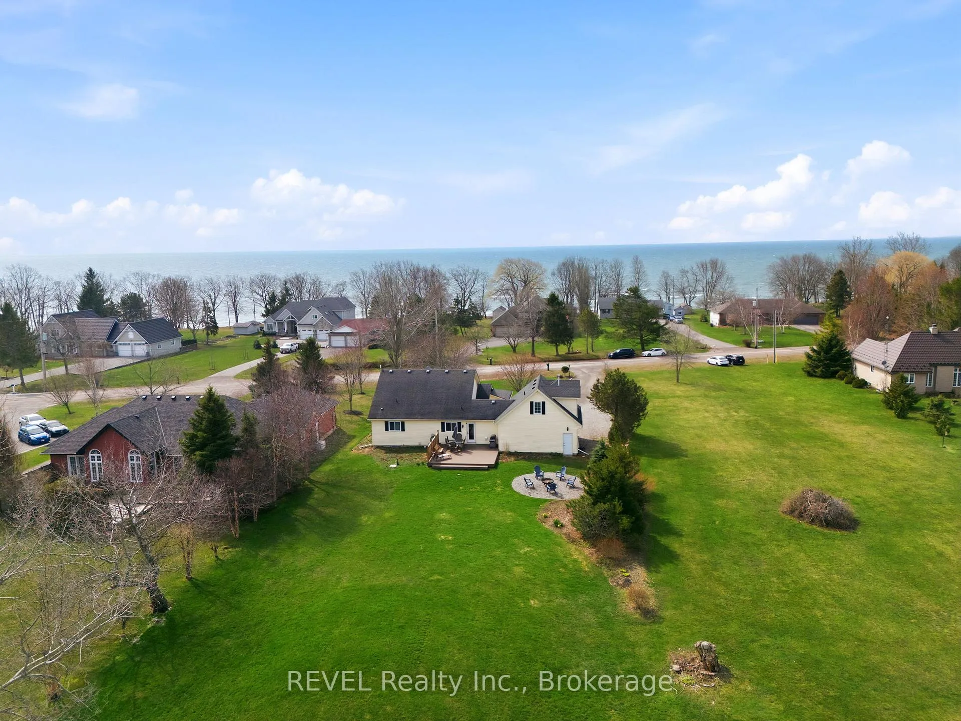 Photo 2 of 17 Stonehaven Road, Haldimand, Dunnville — HOMEH