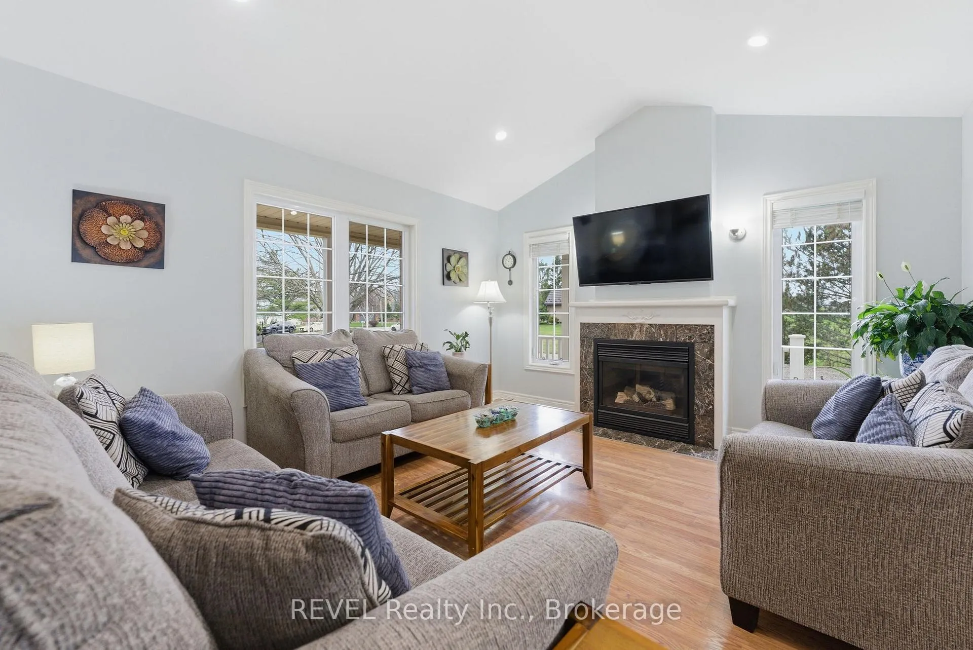 Photo 9 of 17 Stonehaven Road, Haldimand, Dunnville — HOMEH
