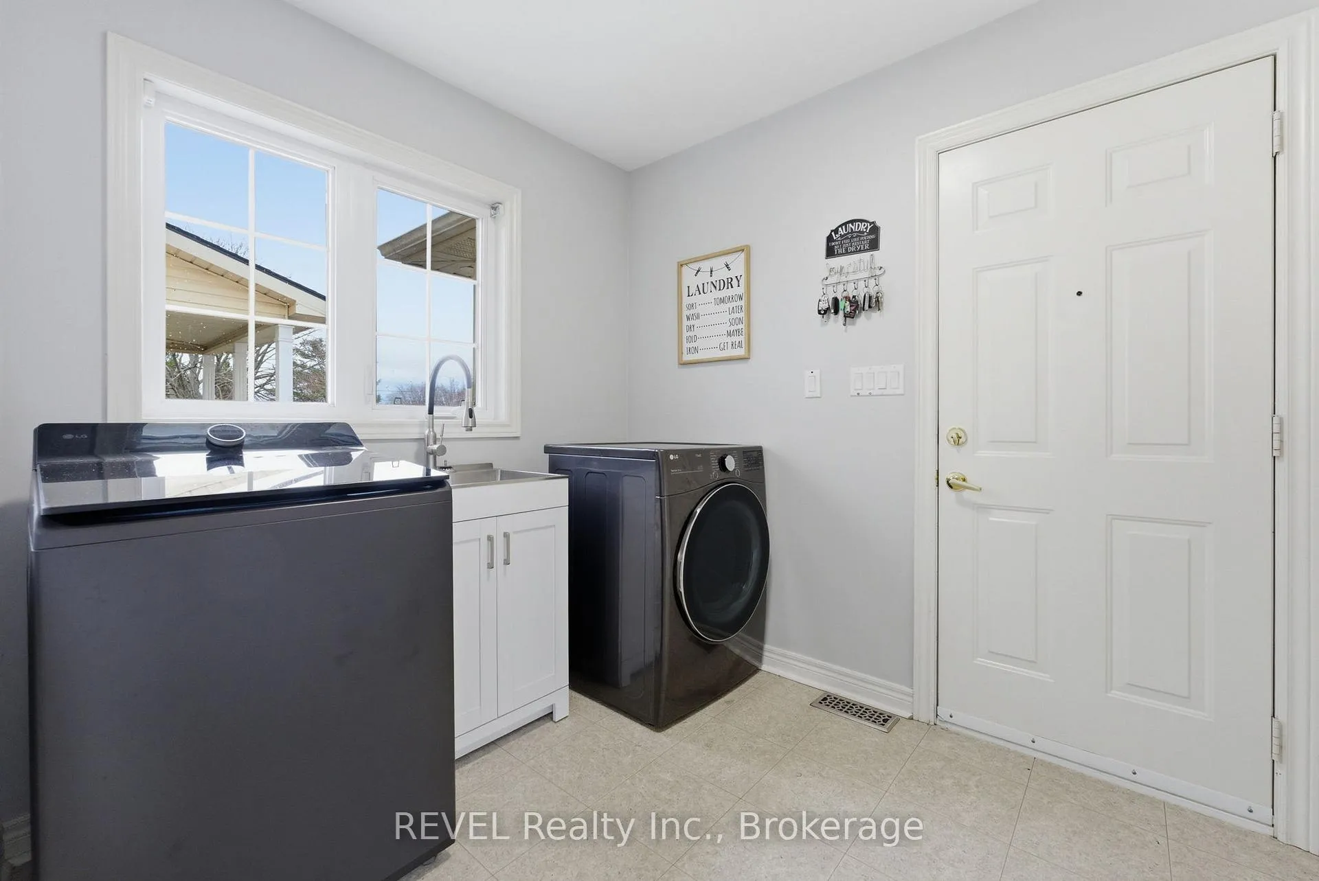 Photo 16 of 17 Stonehaven Road, Haldimand, Dunnville — HOMEH