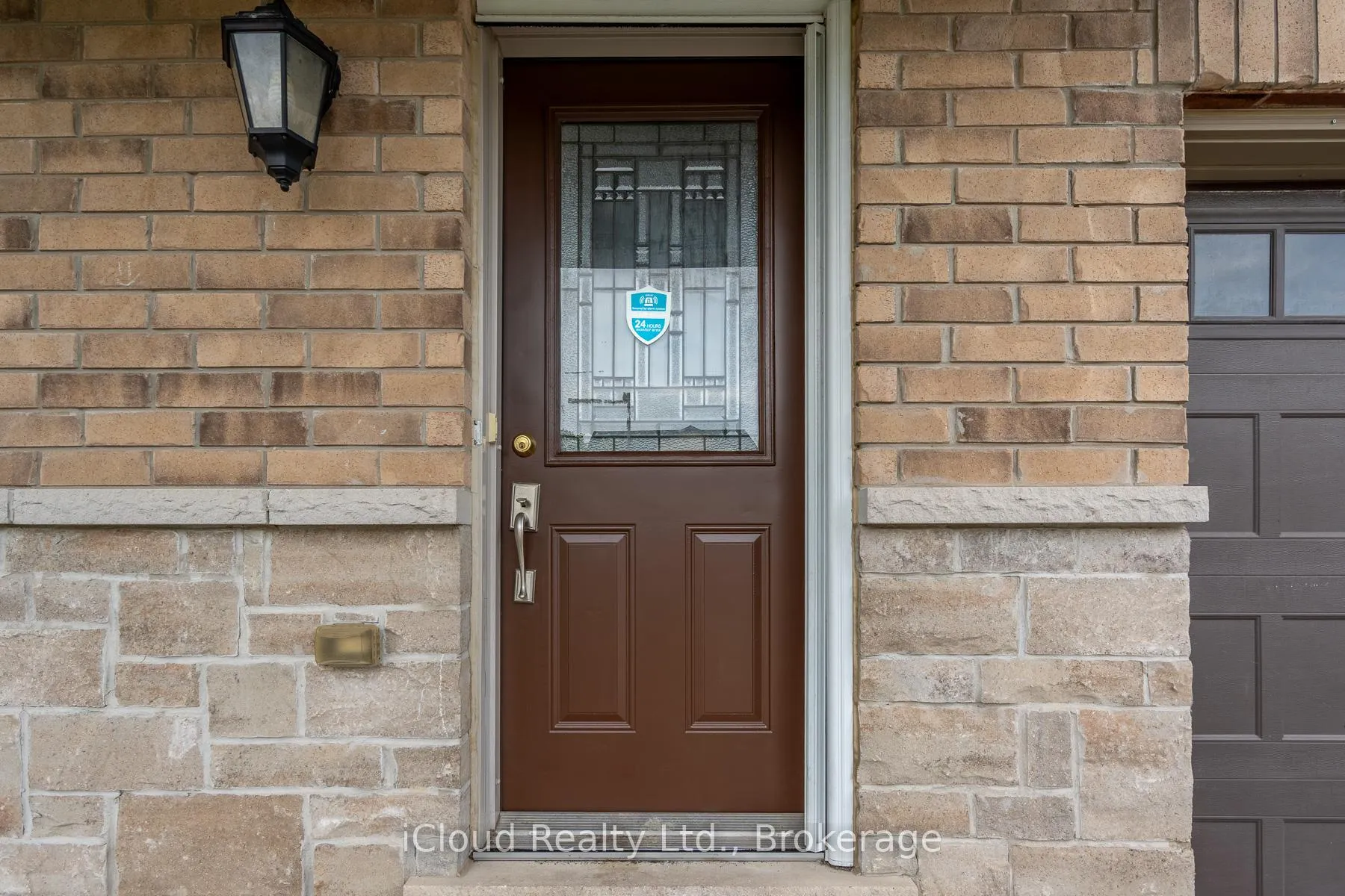Photo 3 of 113 Echovalley Drive, Hamilton, Stoney Creek Mountain — HOMEH