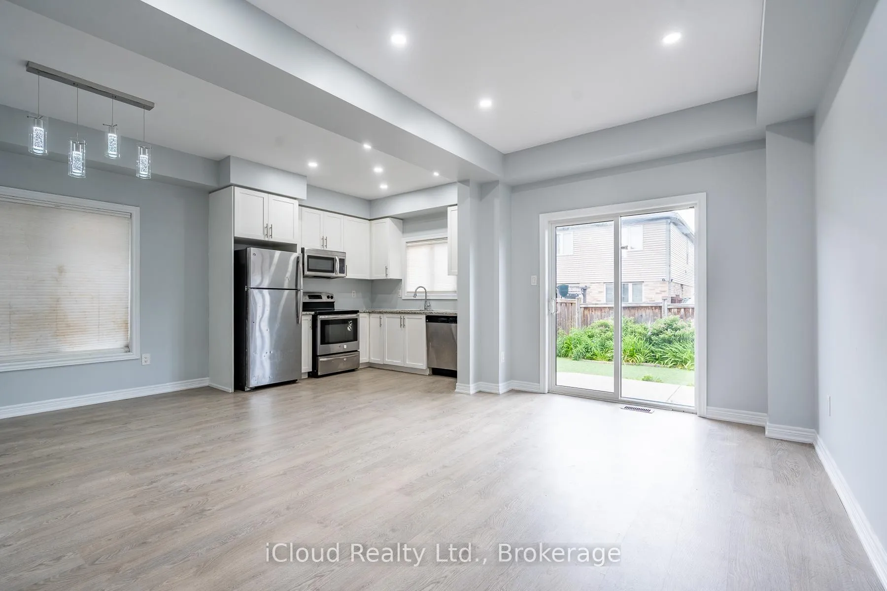 Photo 7 of 113 Echovalley Drive, Hamilton, Stoney Creek Mountain — HOMEH