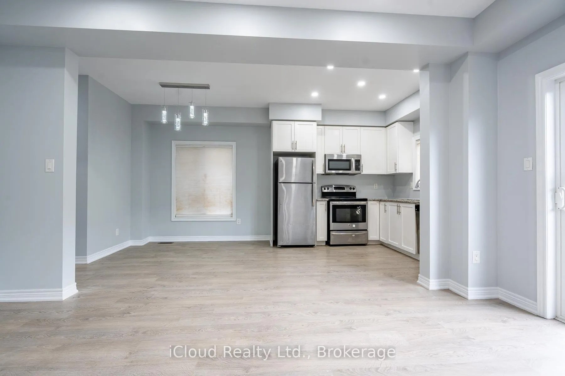 Photo 8 of 113 Echovalley Drive, Hamilton, Stoney Creek Mountain — HOMEH