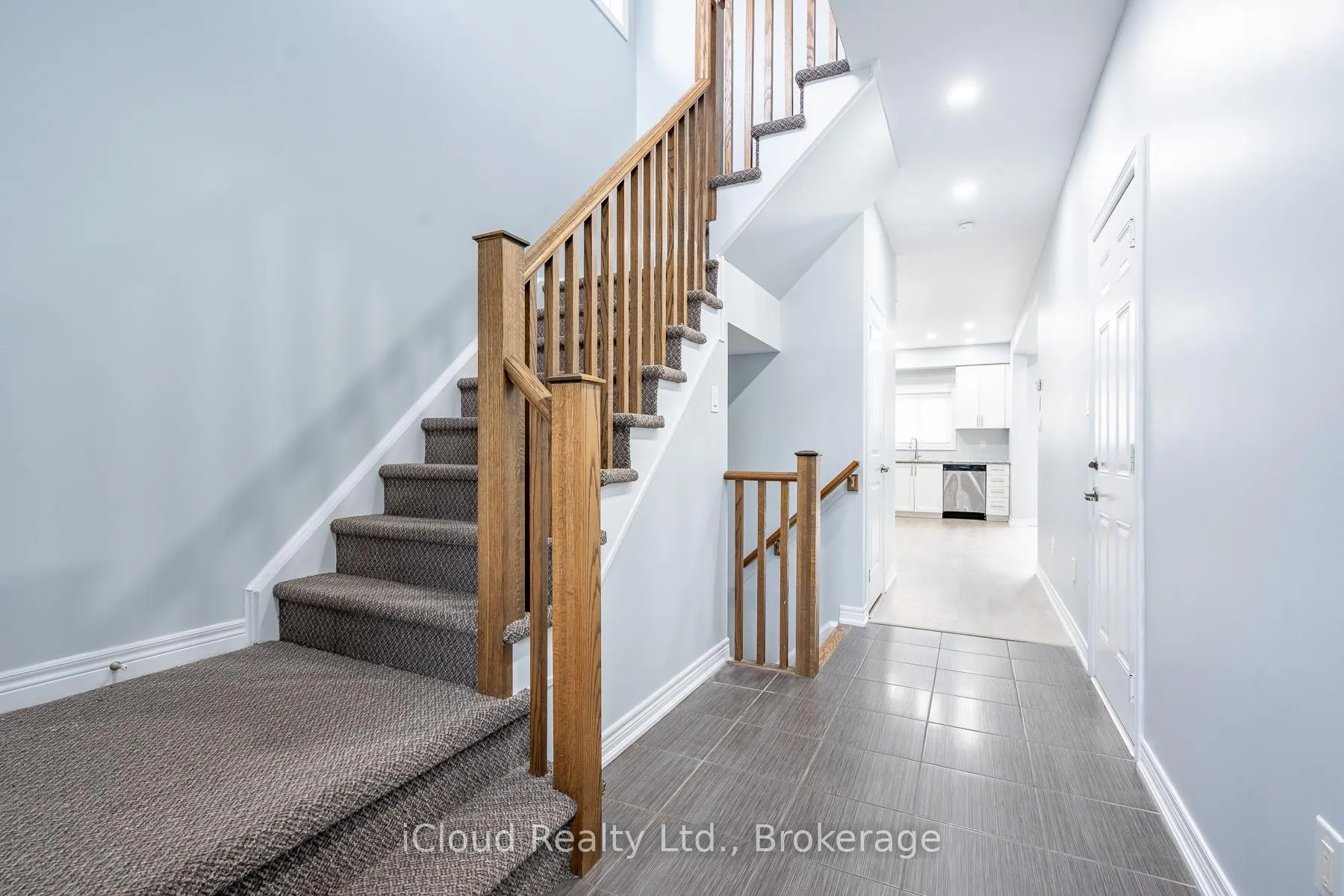 Photo 11 of 113 Echovalley Drive, Hamilton, Stoney Creek Mountain — HOMEH