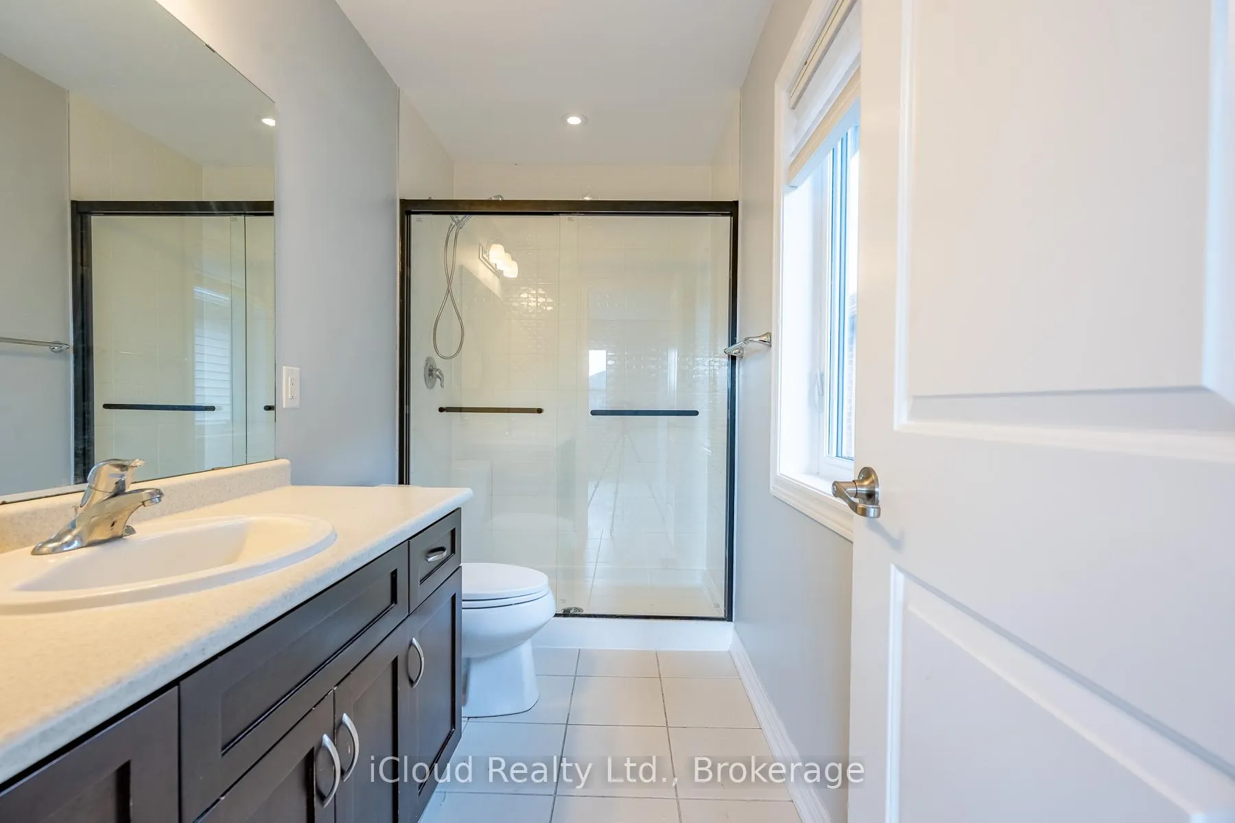 Photo 18 of 113 Echovalley Drive, Hamilton, Stoney Creek Mountain — HOMEH