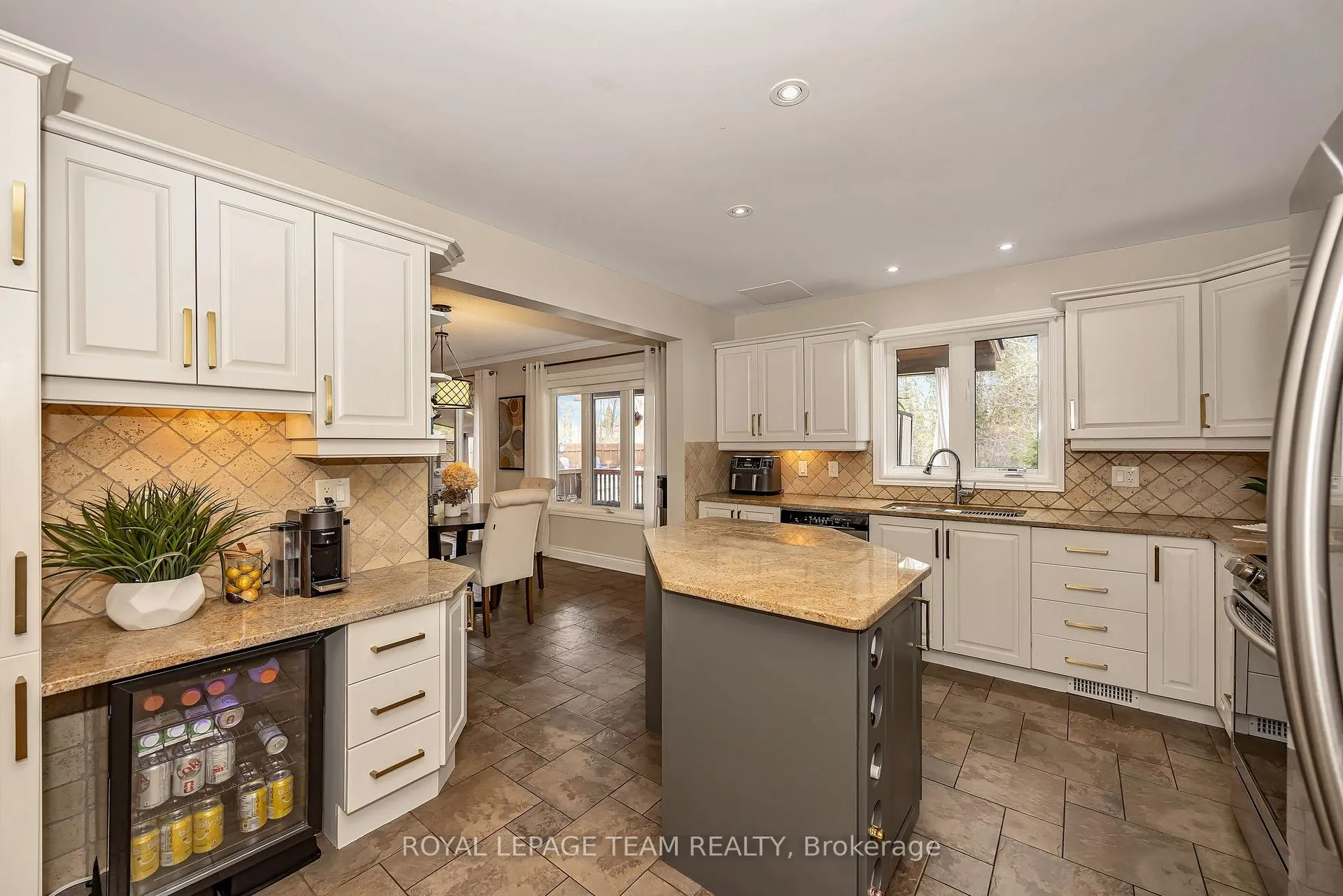 Photo 9 of 7067 Donwel Drive, Ottawa, Greely — HOMEH